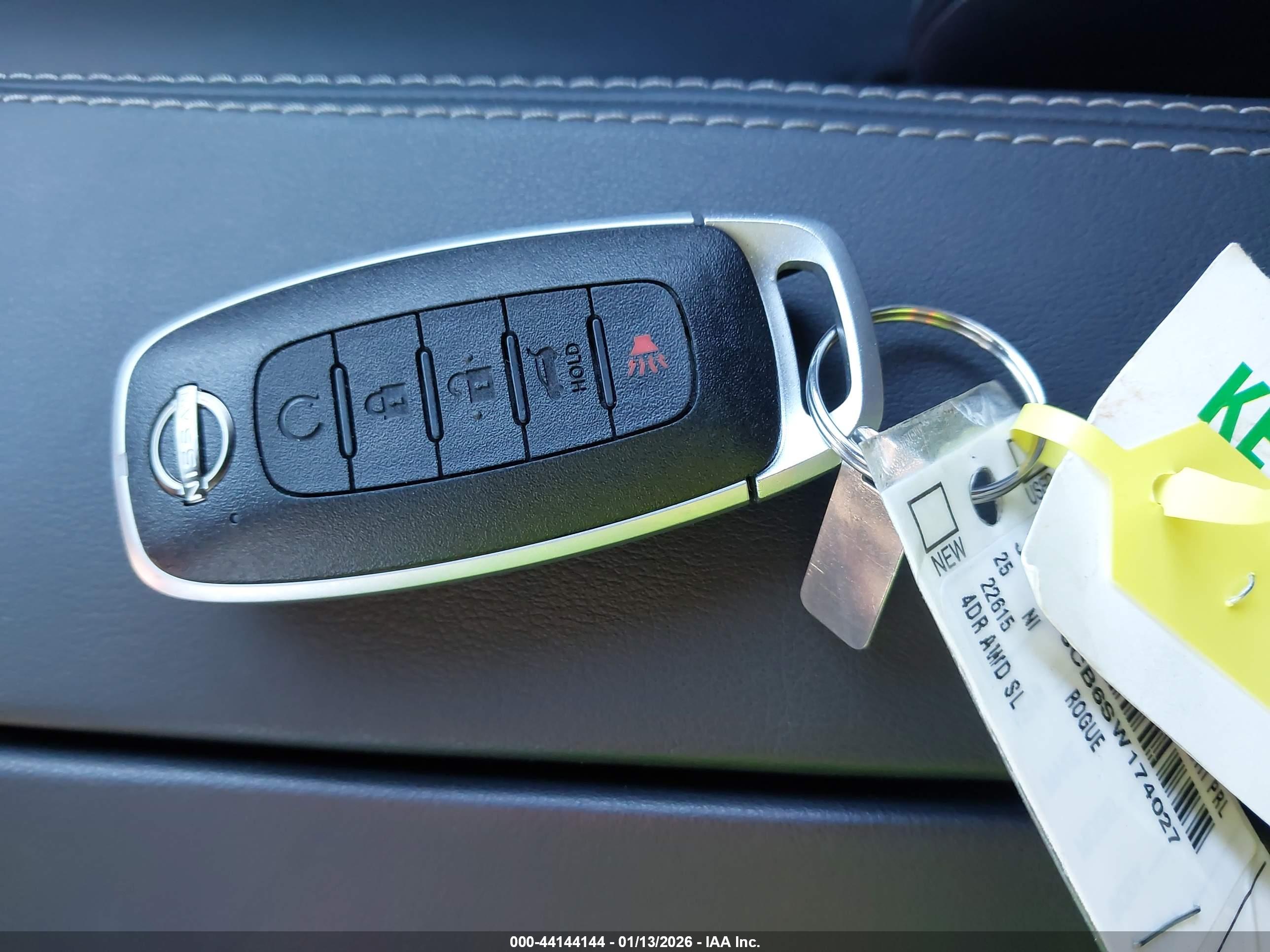 NISSAN ROGUE image 11