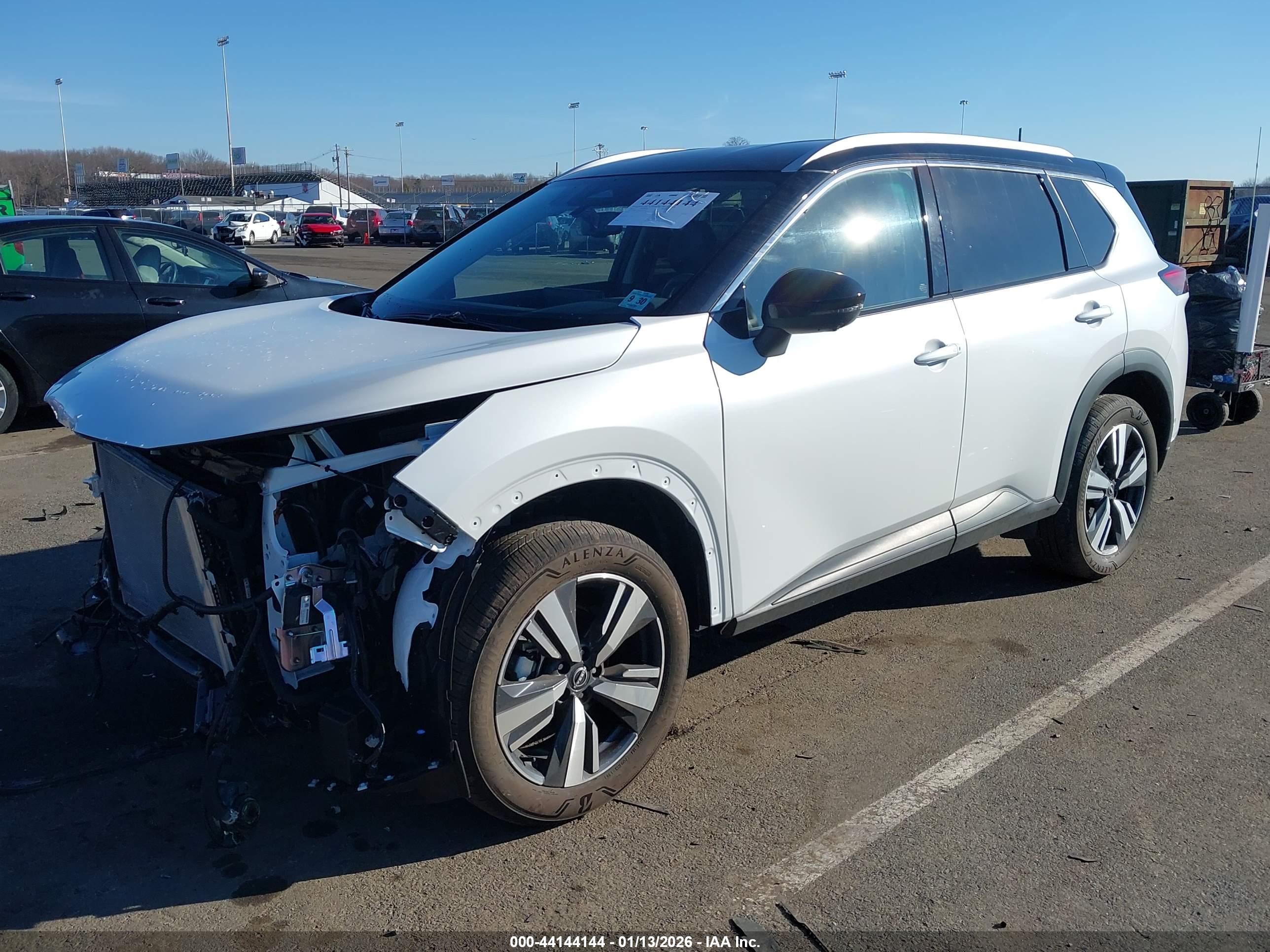 NISSAN ROGUE image 2
