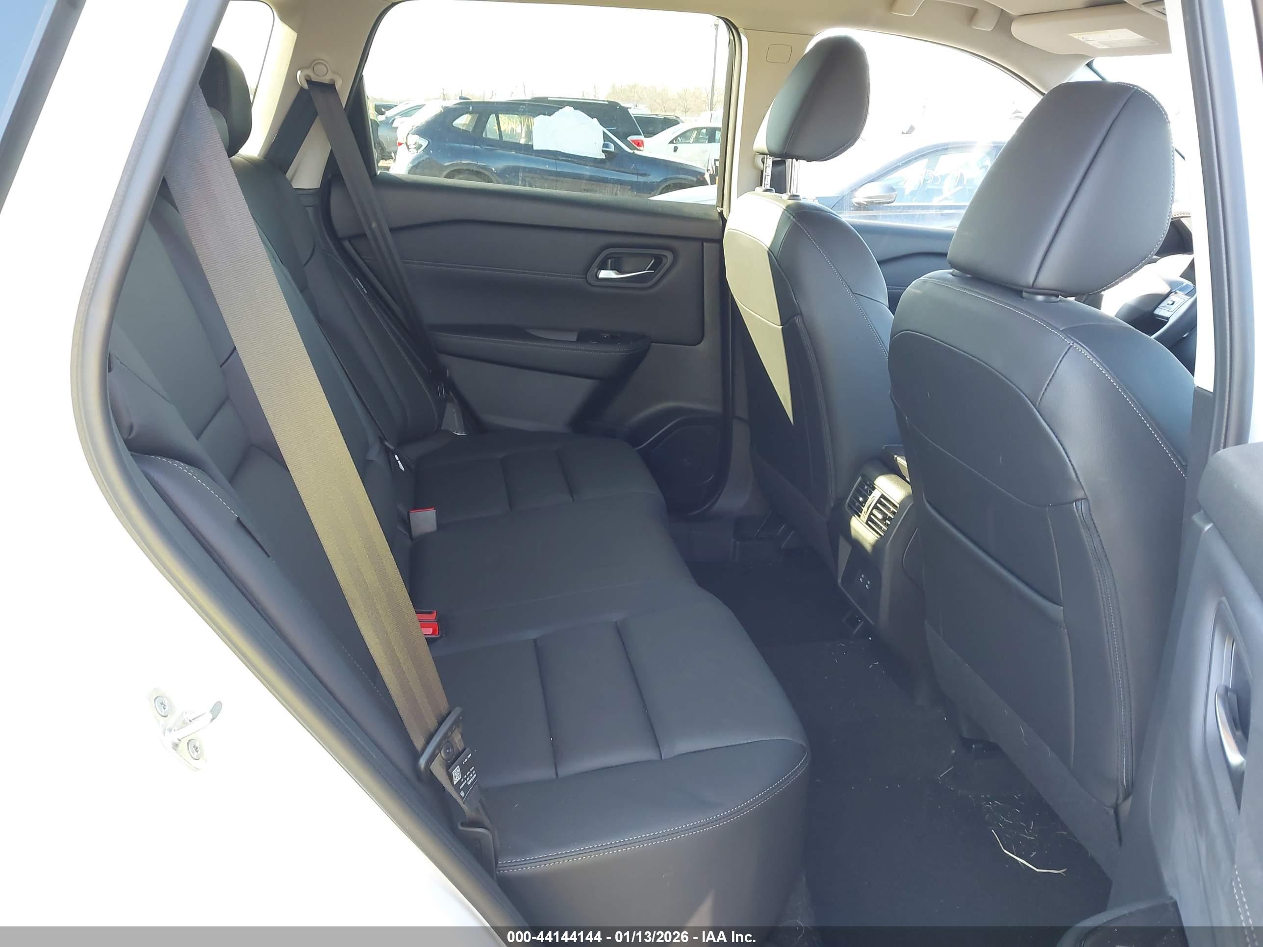 NISSAN ROGUE image 8