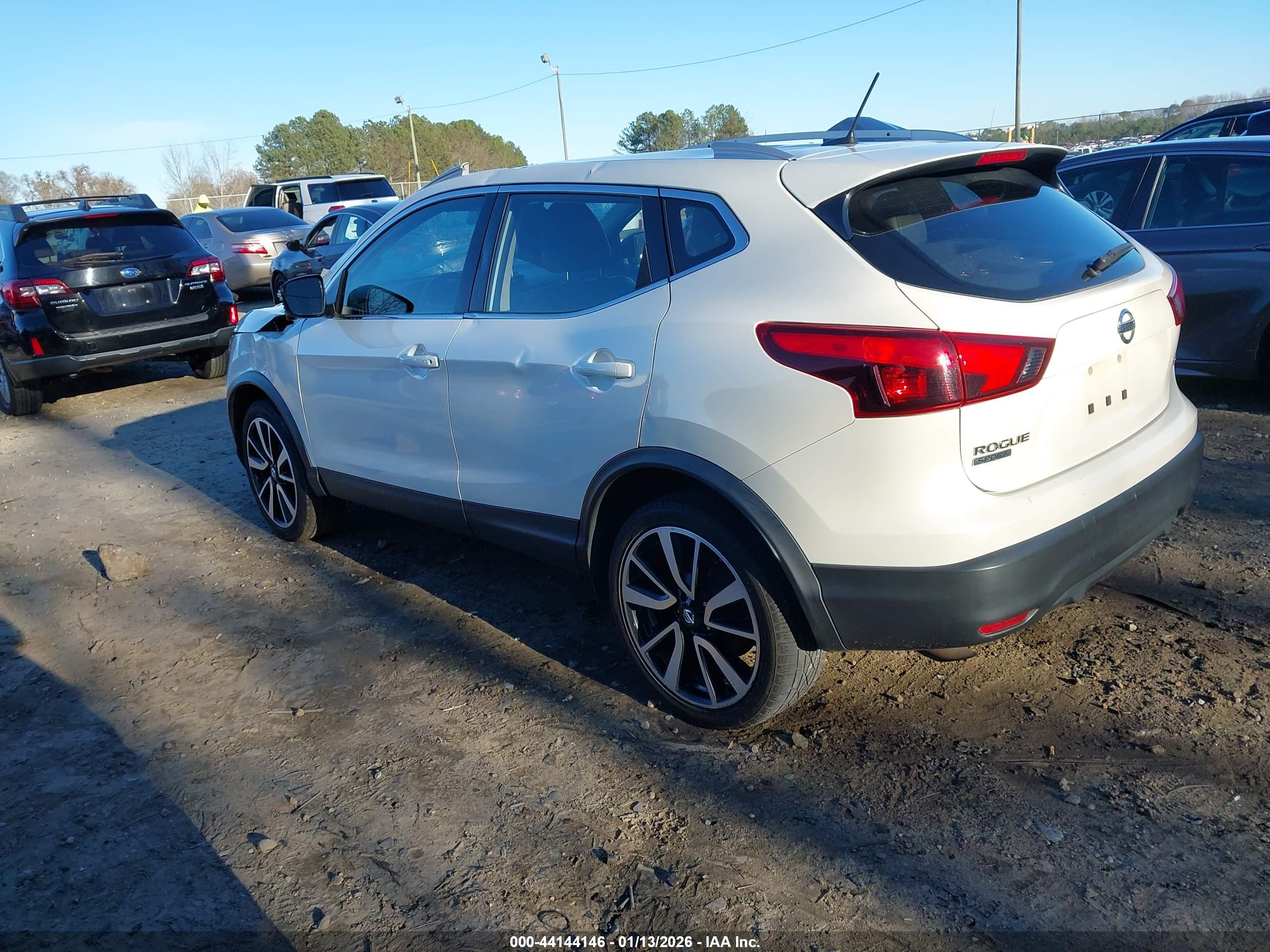 NISSAN ROGUE image 3