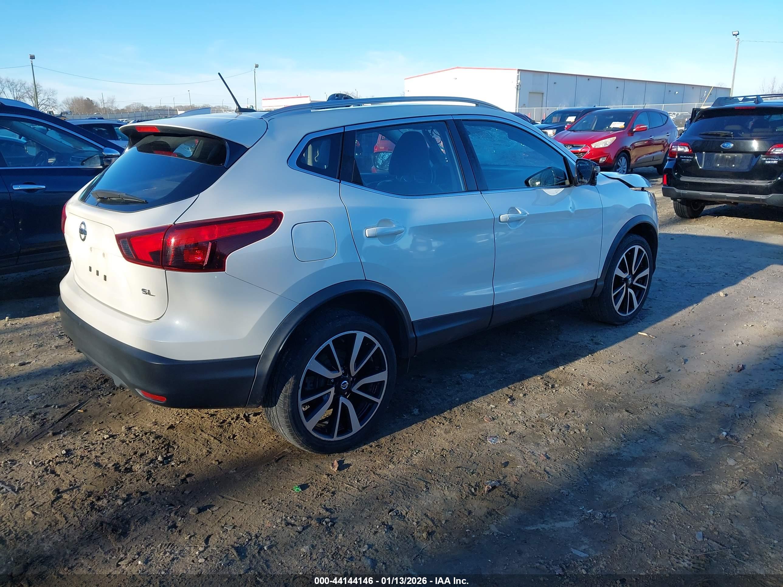 NISSAN ROGUE image 4