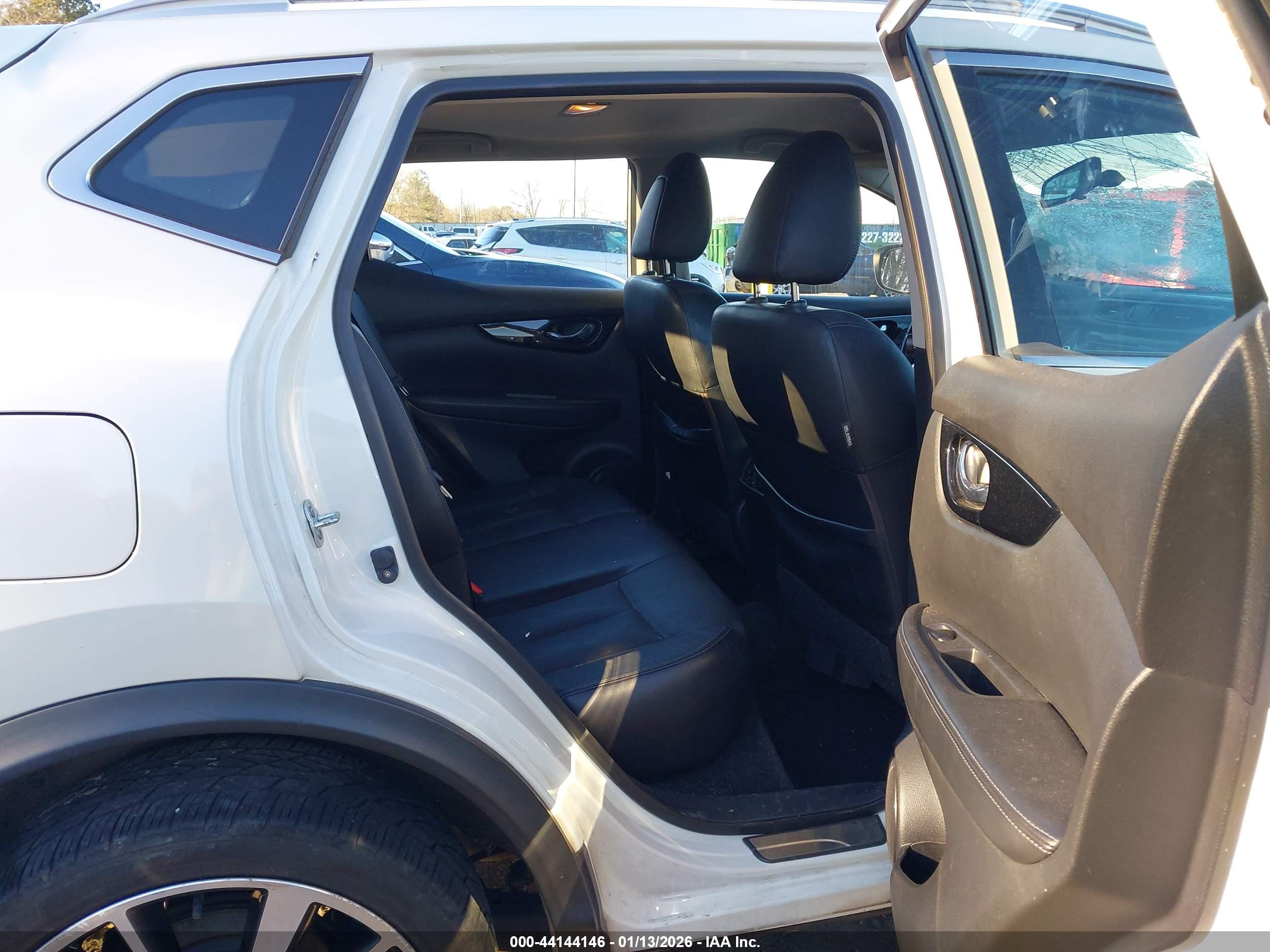 NISSAN ROGUE image 8