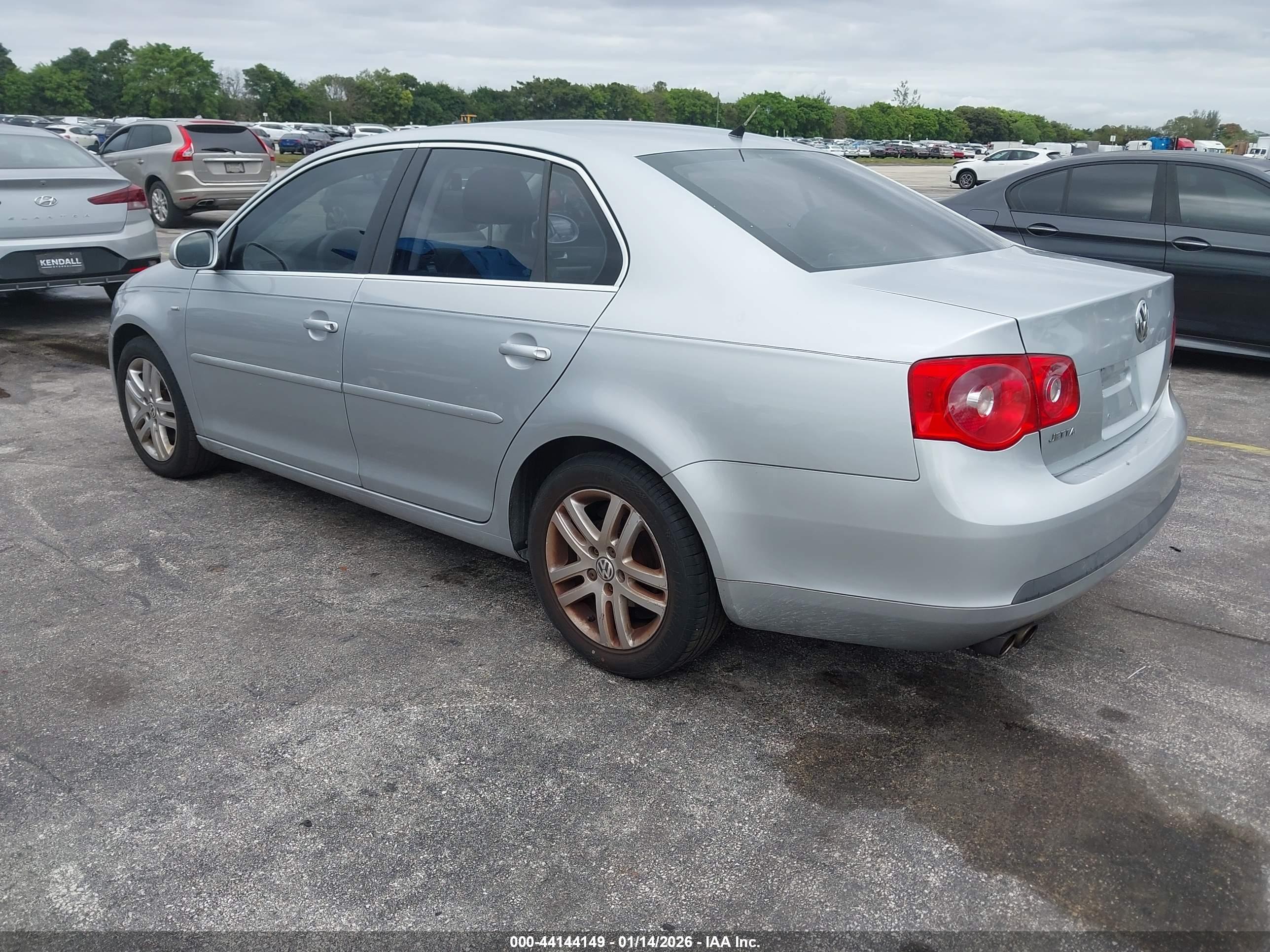 VOLKSWAGEN JETTA image 3