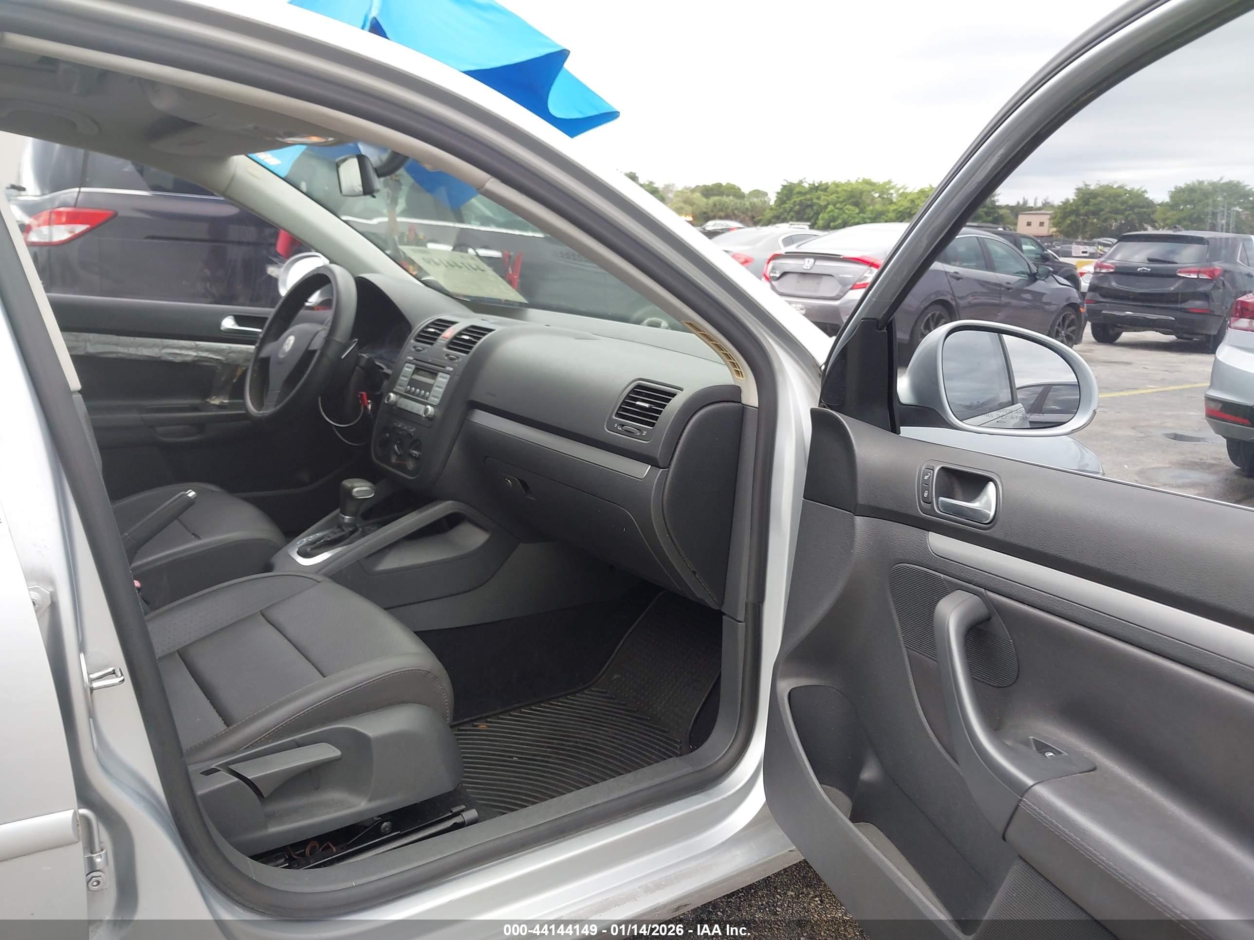 VOLKSWAGEN JETTA image 5