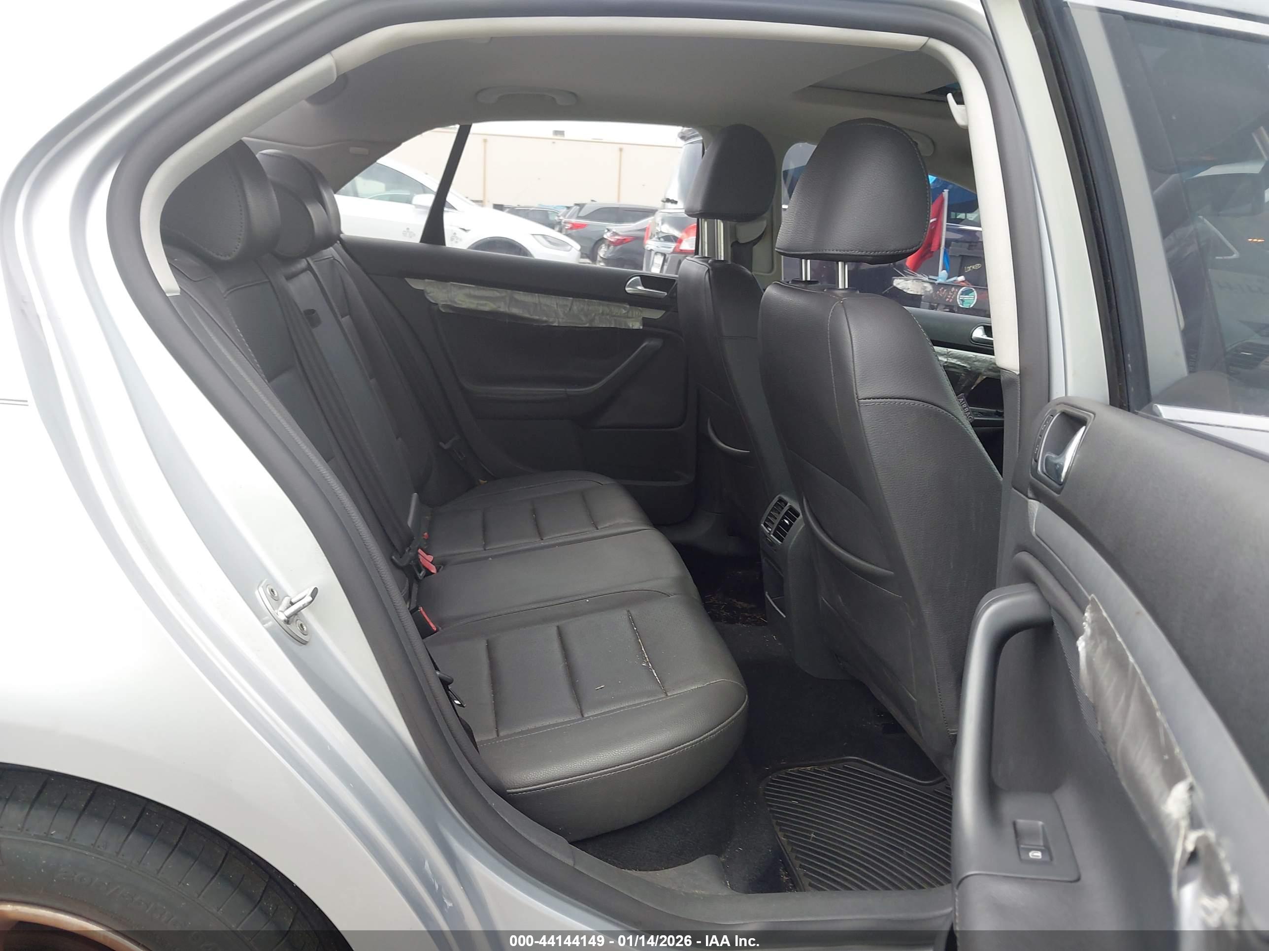 VOLKSWAGEN JETTA image 8