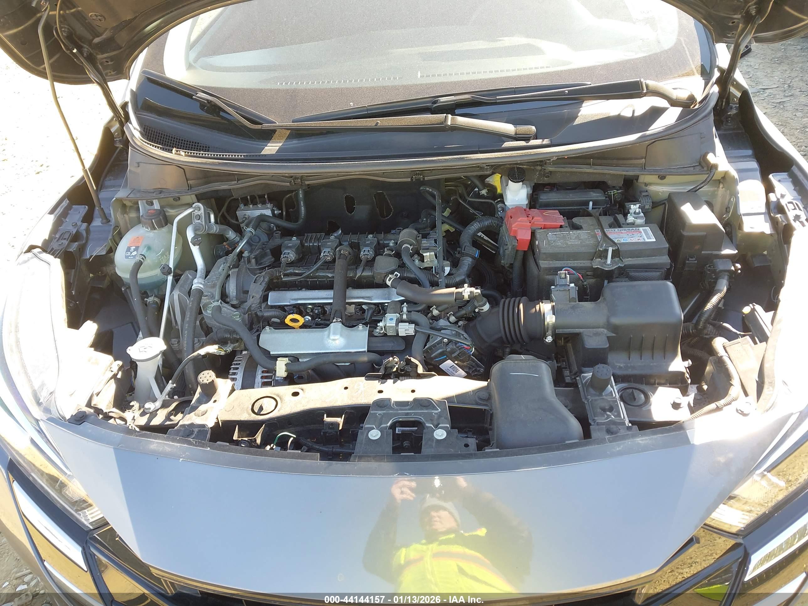 NISSAN VERSA image 10