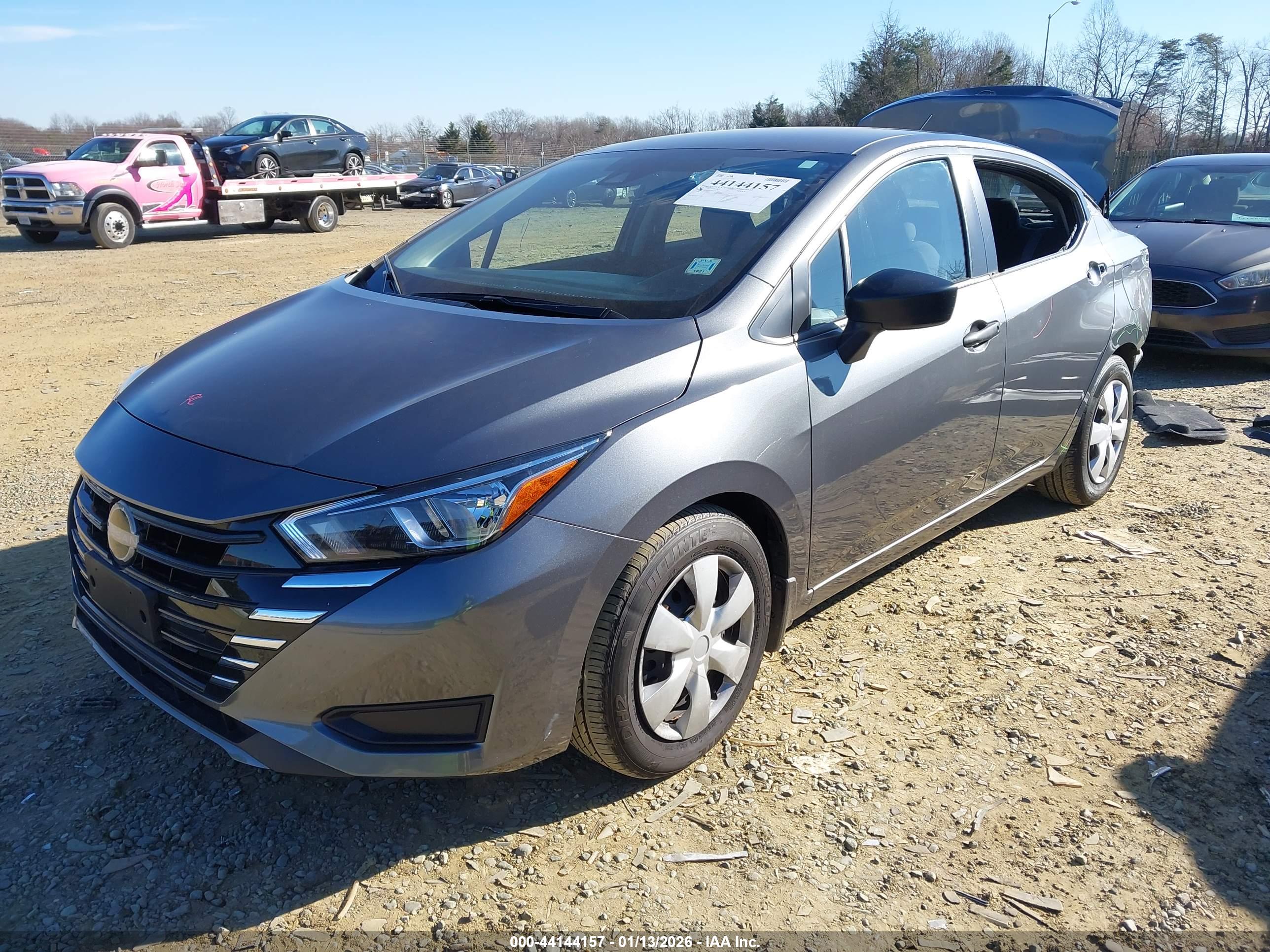 NISSAN VERSA image 2