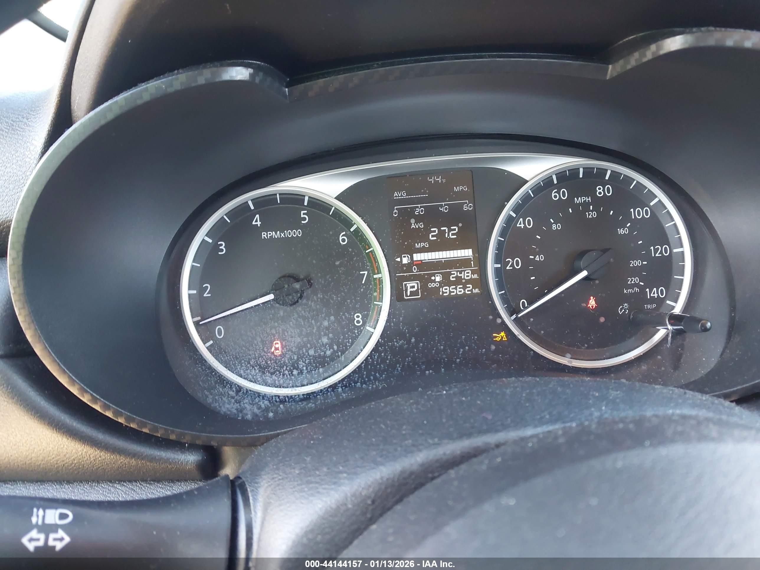 NISSAN VERSA image 7