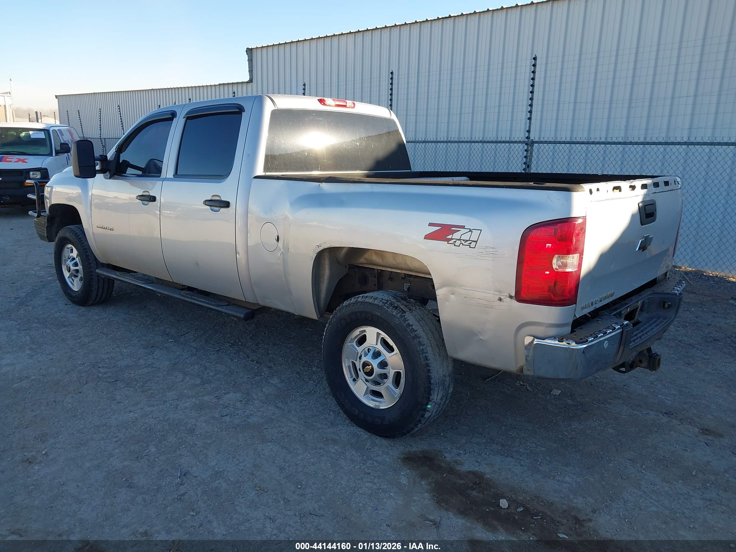 CHEVROLET SILVERADO image 3