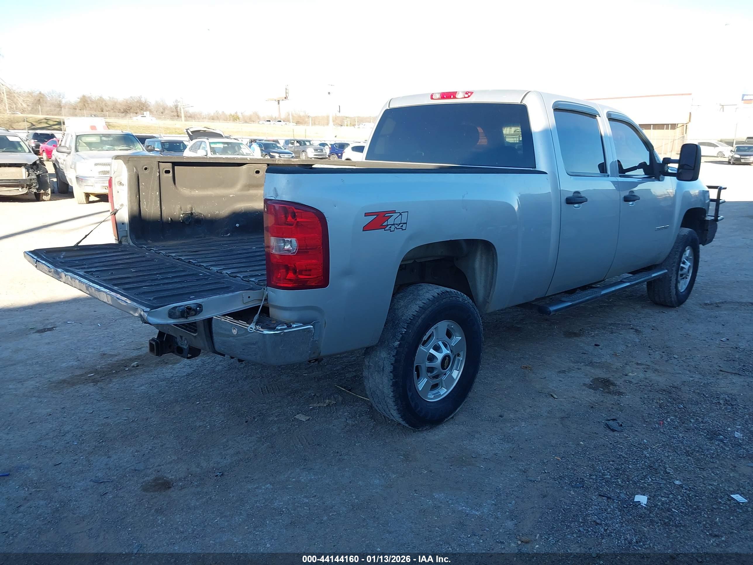 CHEVROLET SILVERADO image 4