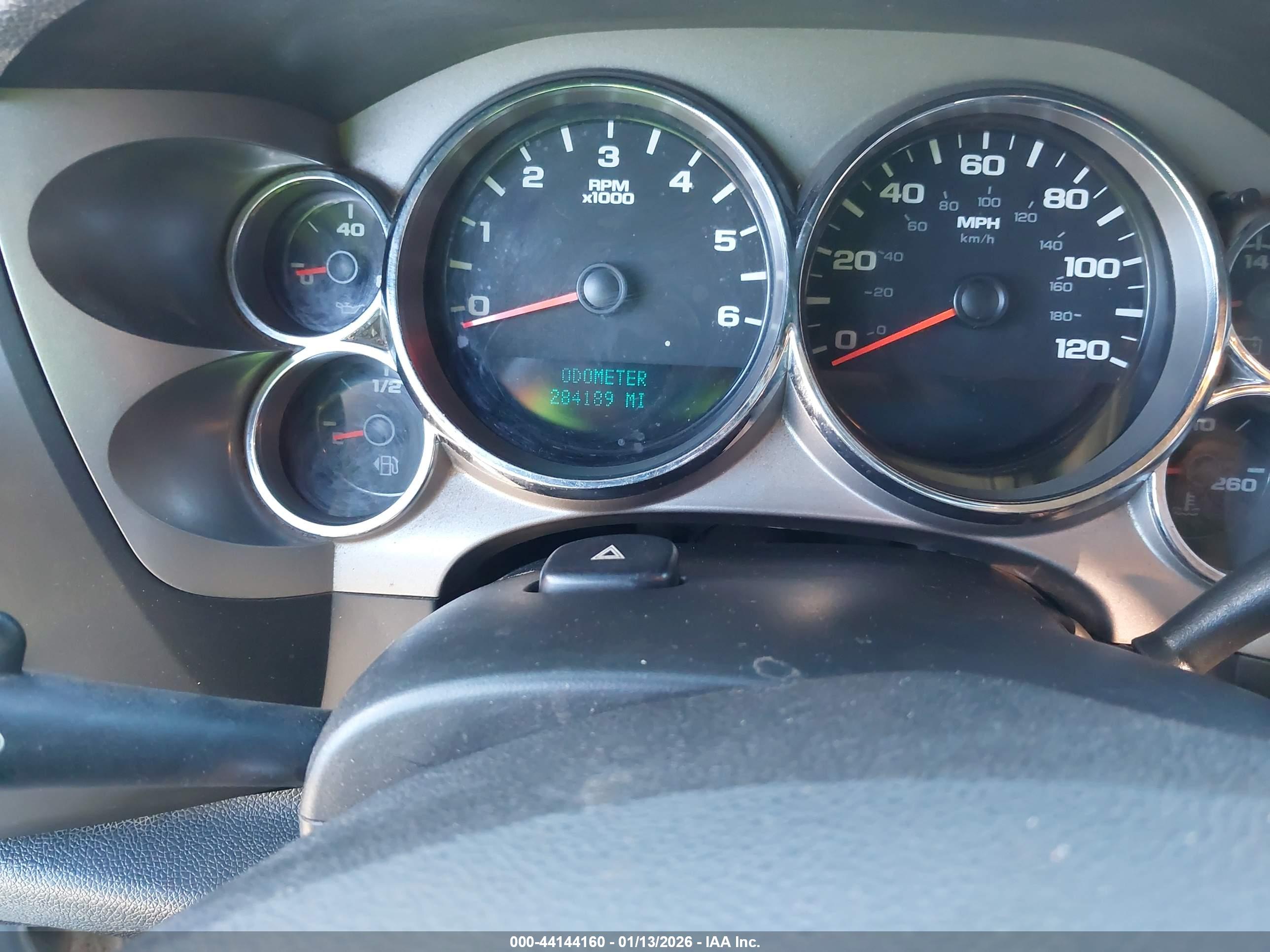 CHEVROLET SILVERADO image 7