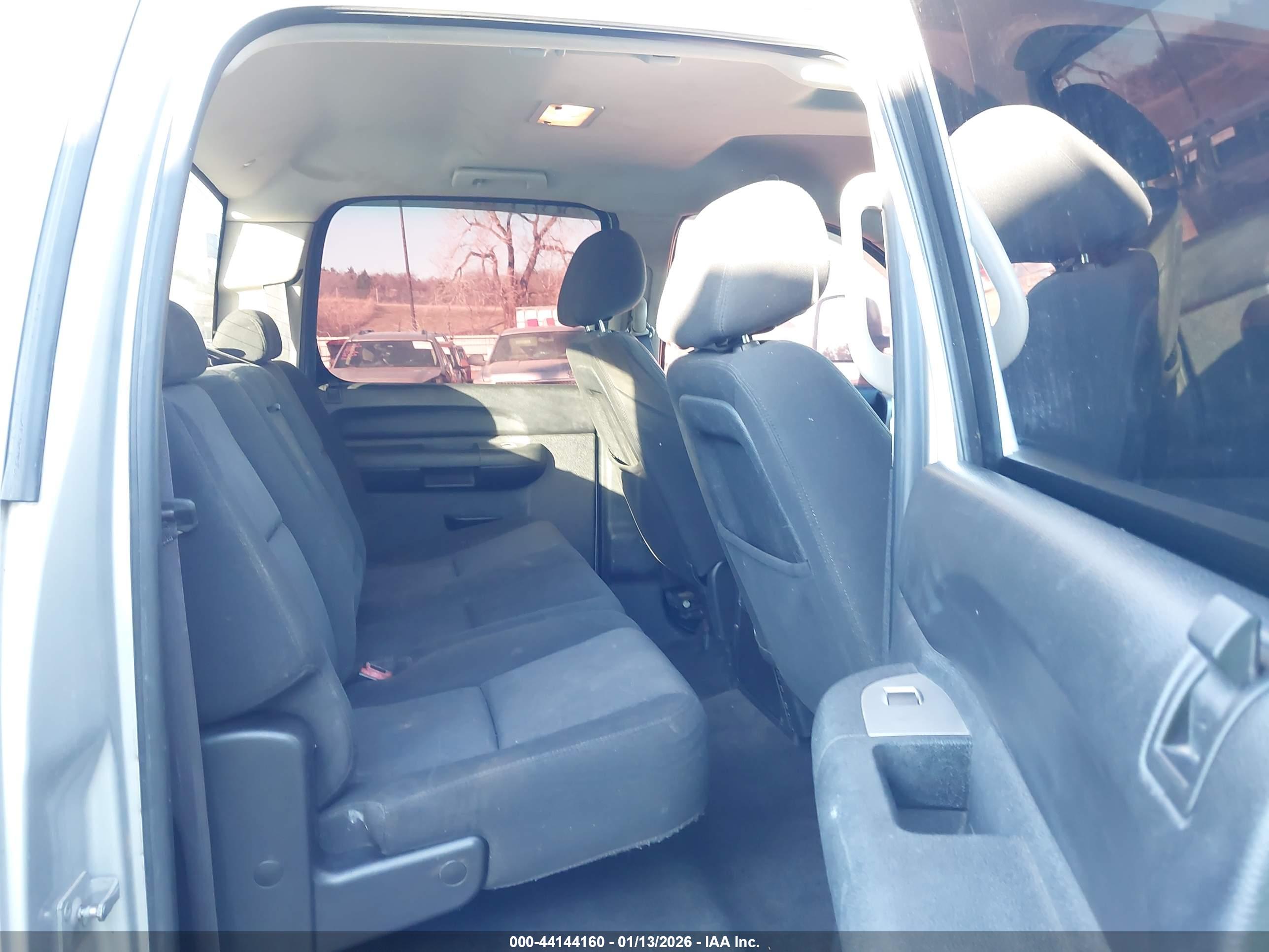 CHEVROLET SILVERADO image 8