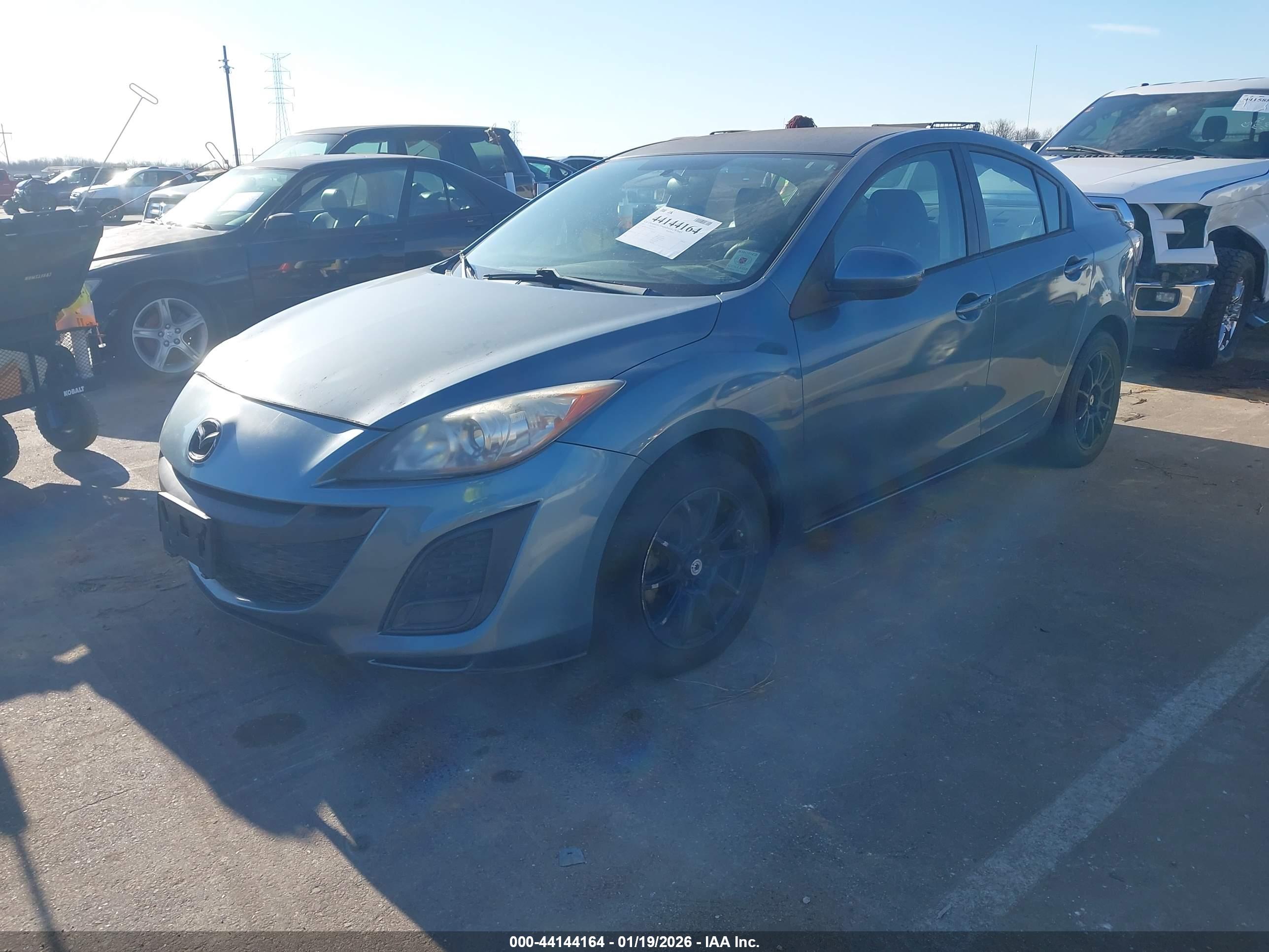 MAZDA MAZDA3 image 2