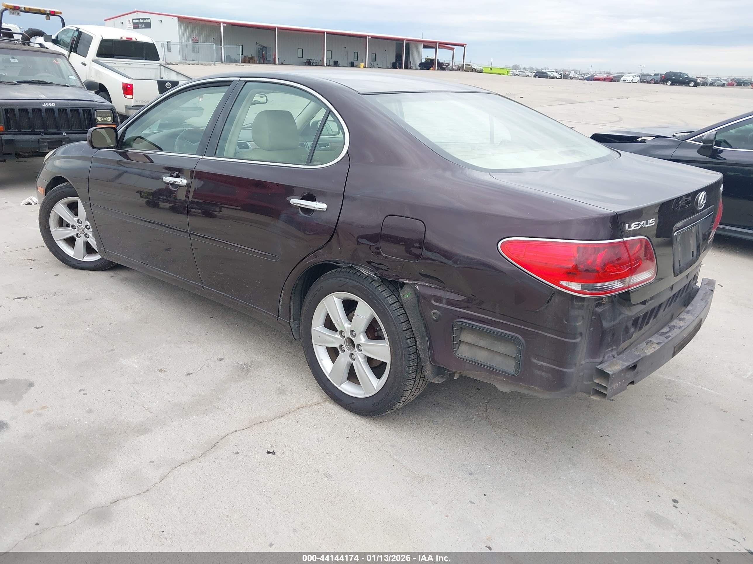 LEXUS ES image 3