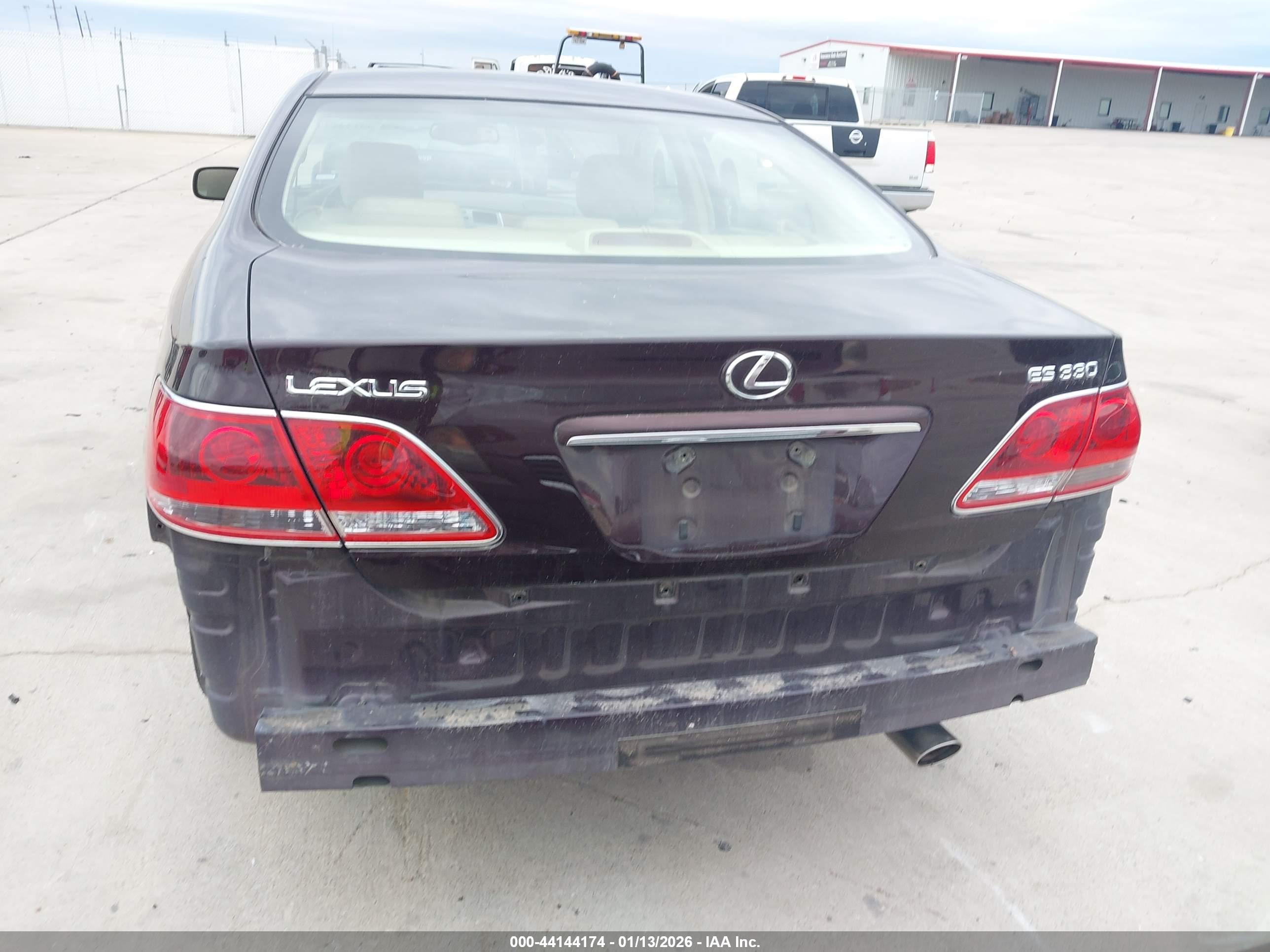 LEXUS ES image 6