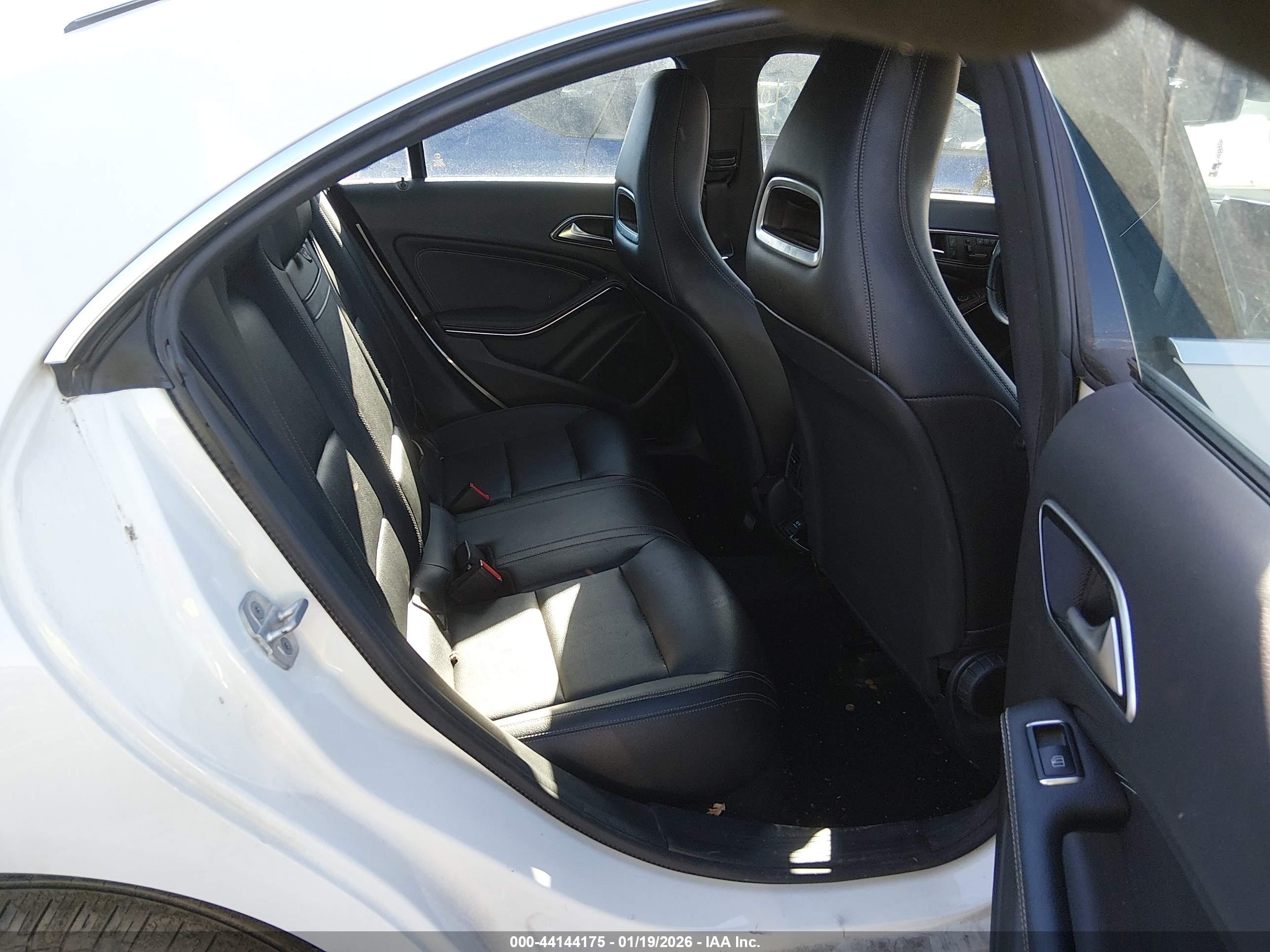 MERCEDES-BENZ CLA image 8