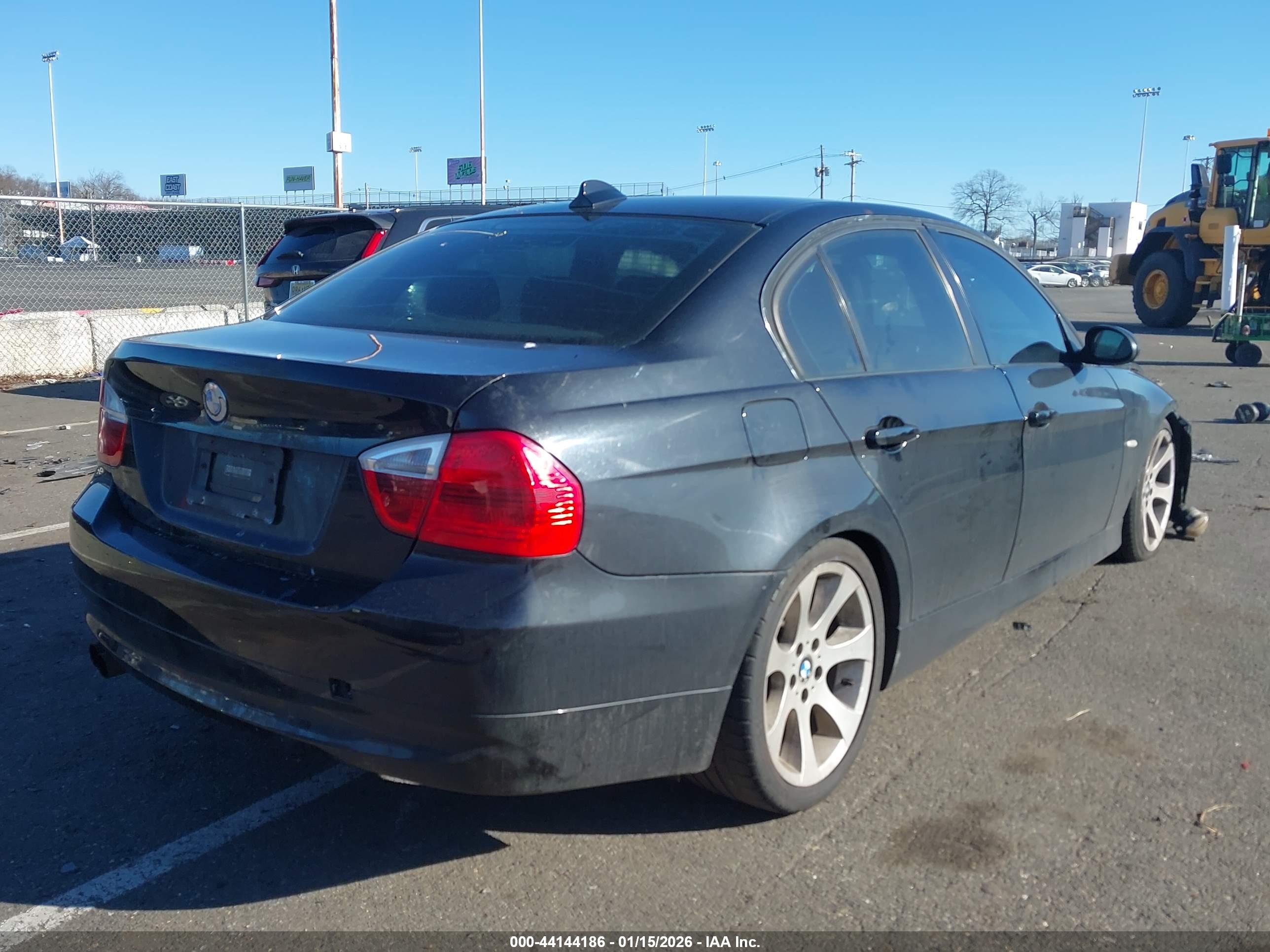 BMW 330I image 4