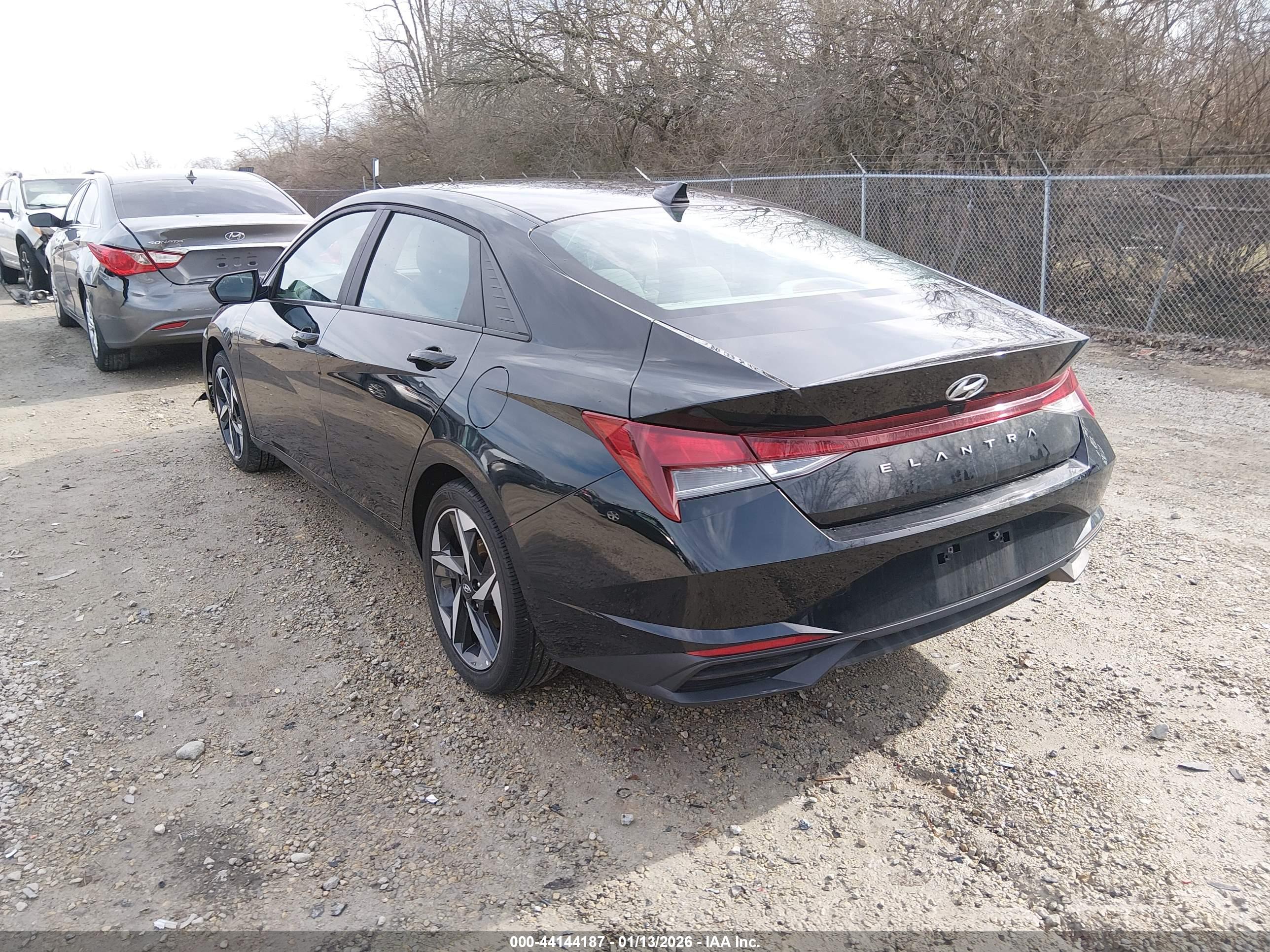 HYUNDAI ELANTRA image 3