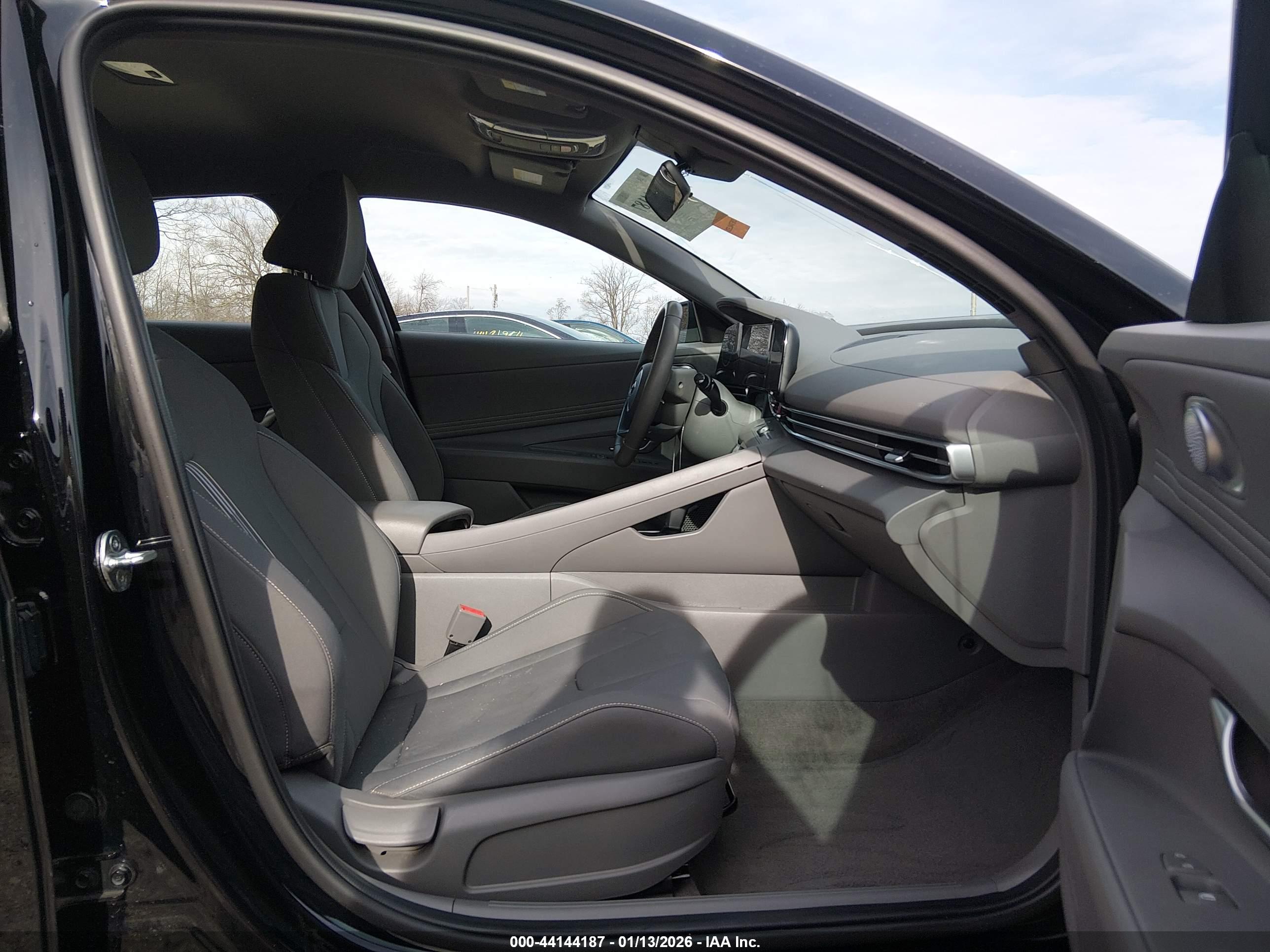 HYUNDAI ELANTRA image 5