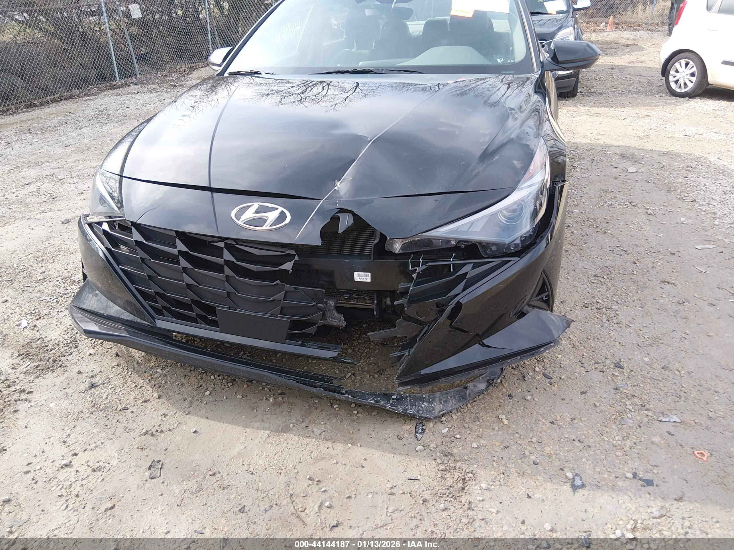 HYUNDAI ELANTRA image 6