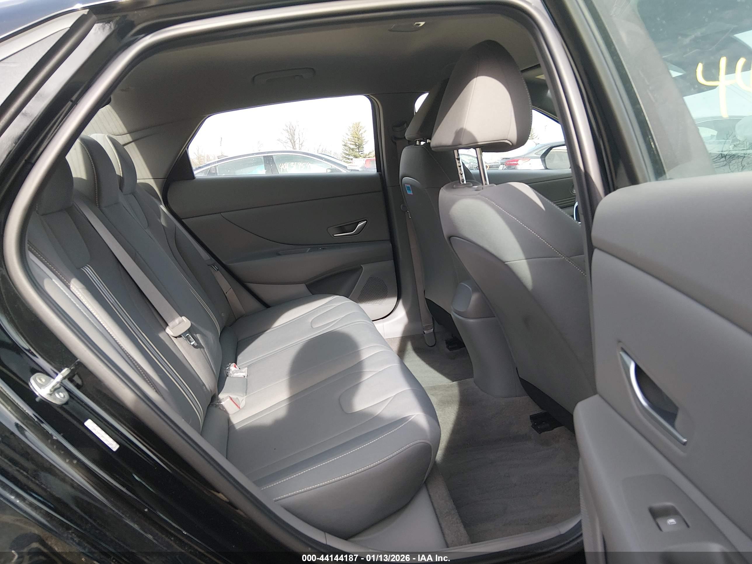 HYUNDAI ELANTRA image 8