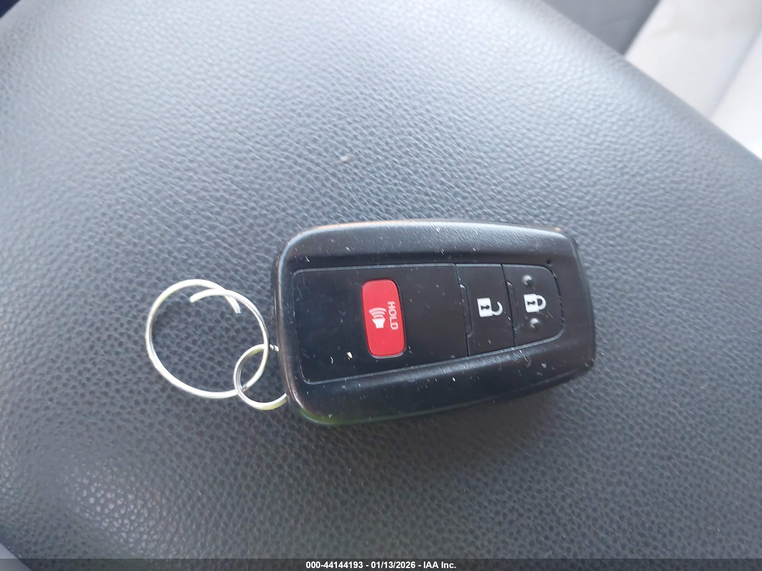 TOYOTA RAV4 image 11