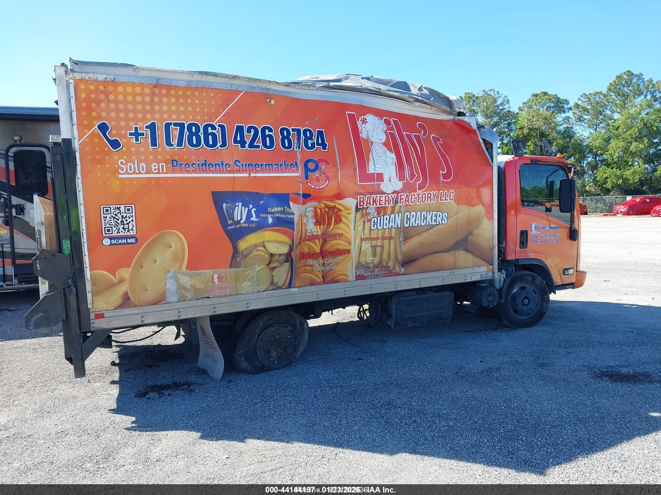 ISUZU NPR image 4