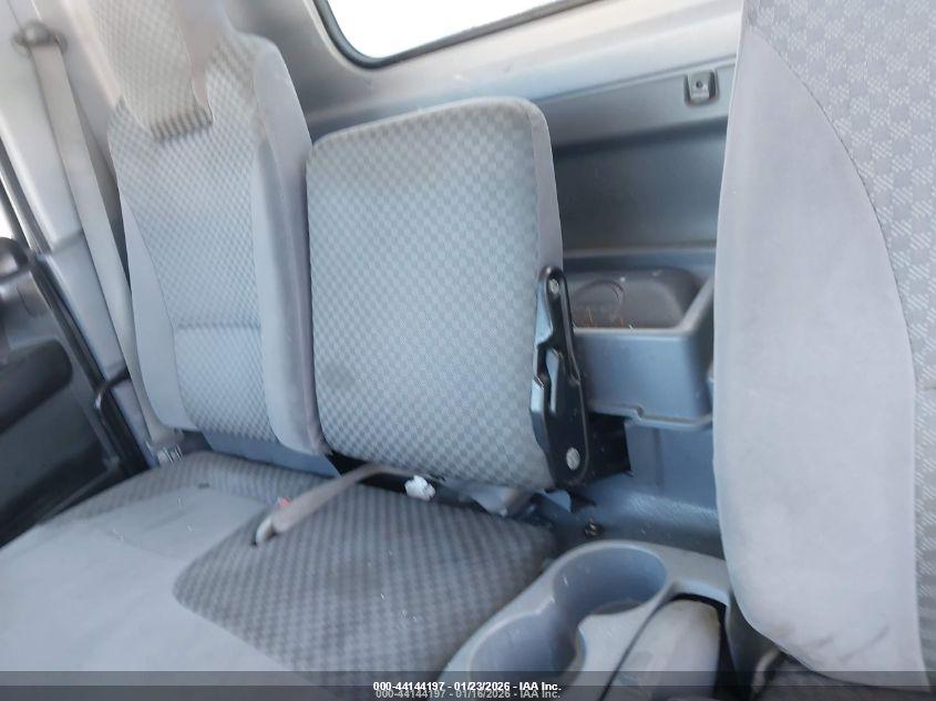 ISUZU NPR image 5