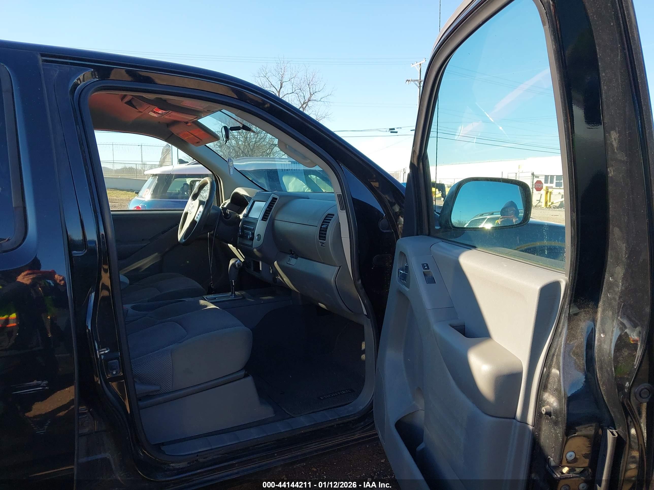 NISSAN FRONTIER image 5
