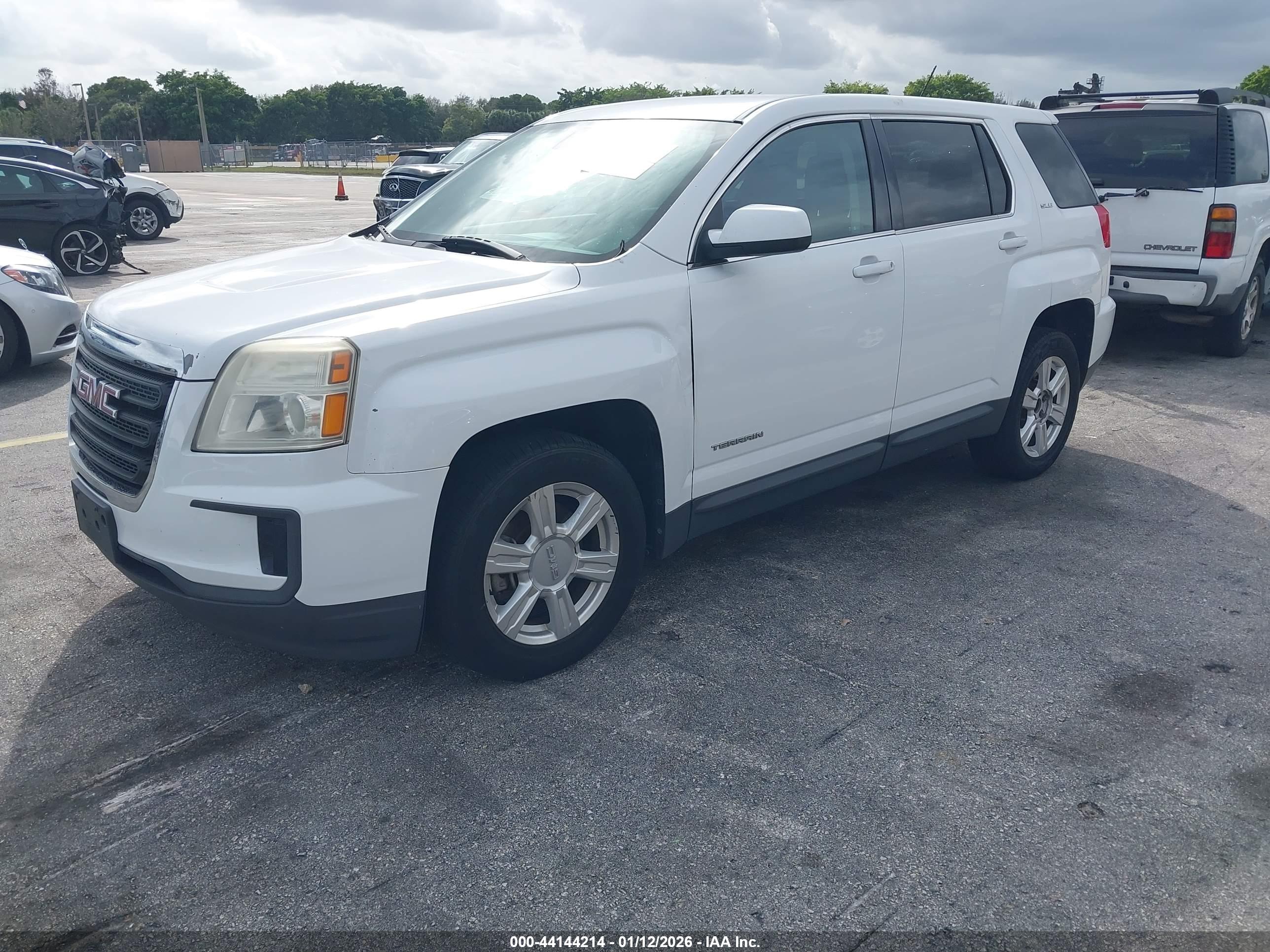 GMC TERRAIN image 2
