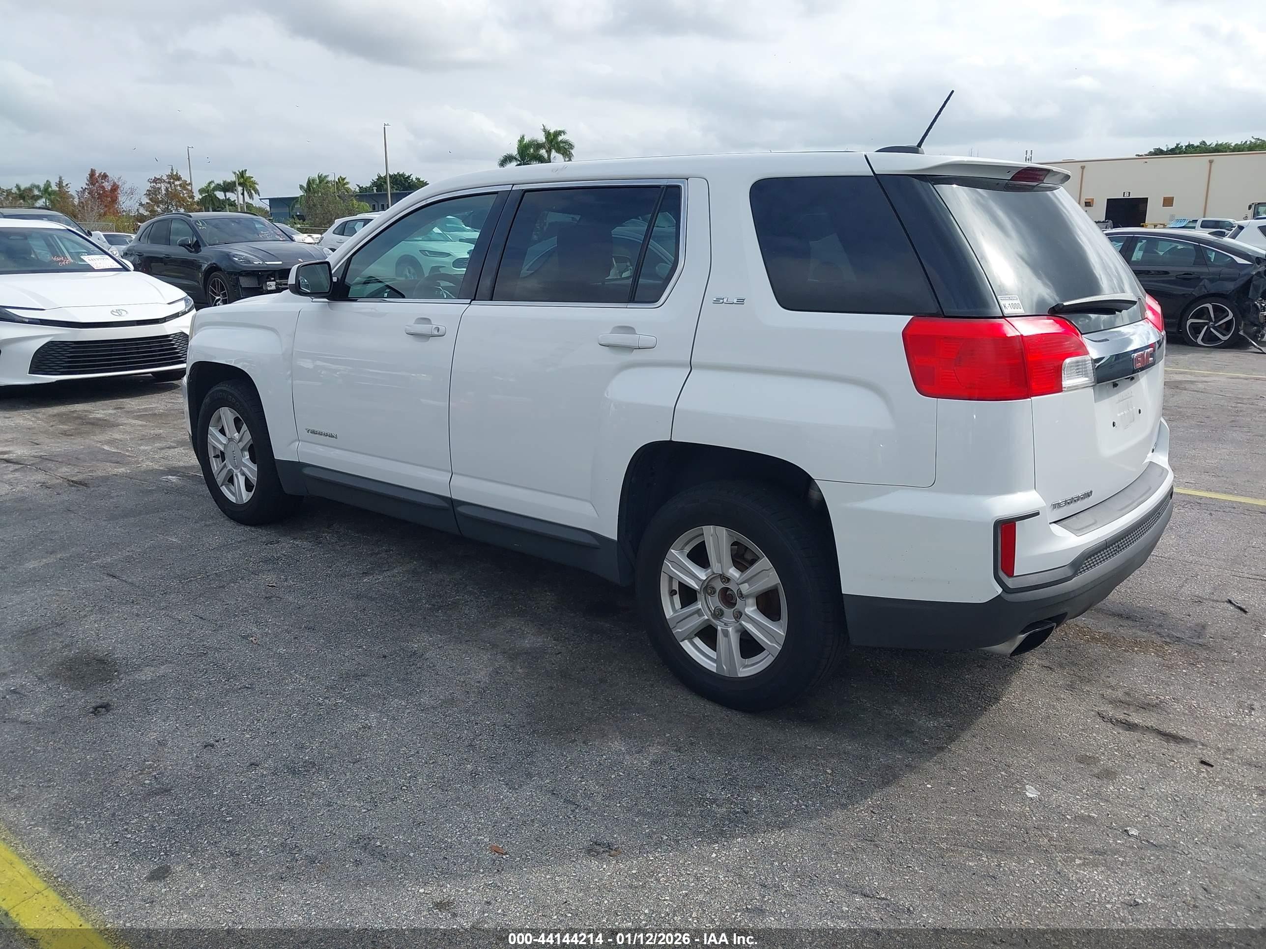 GMC TERRAIN image 3