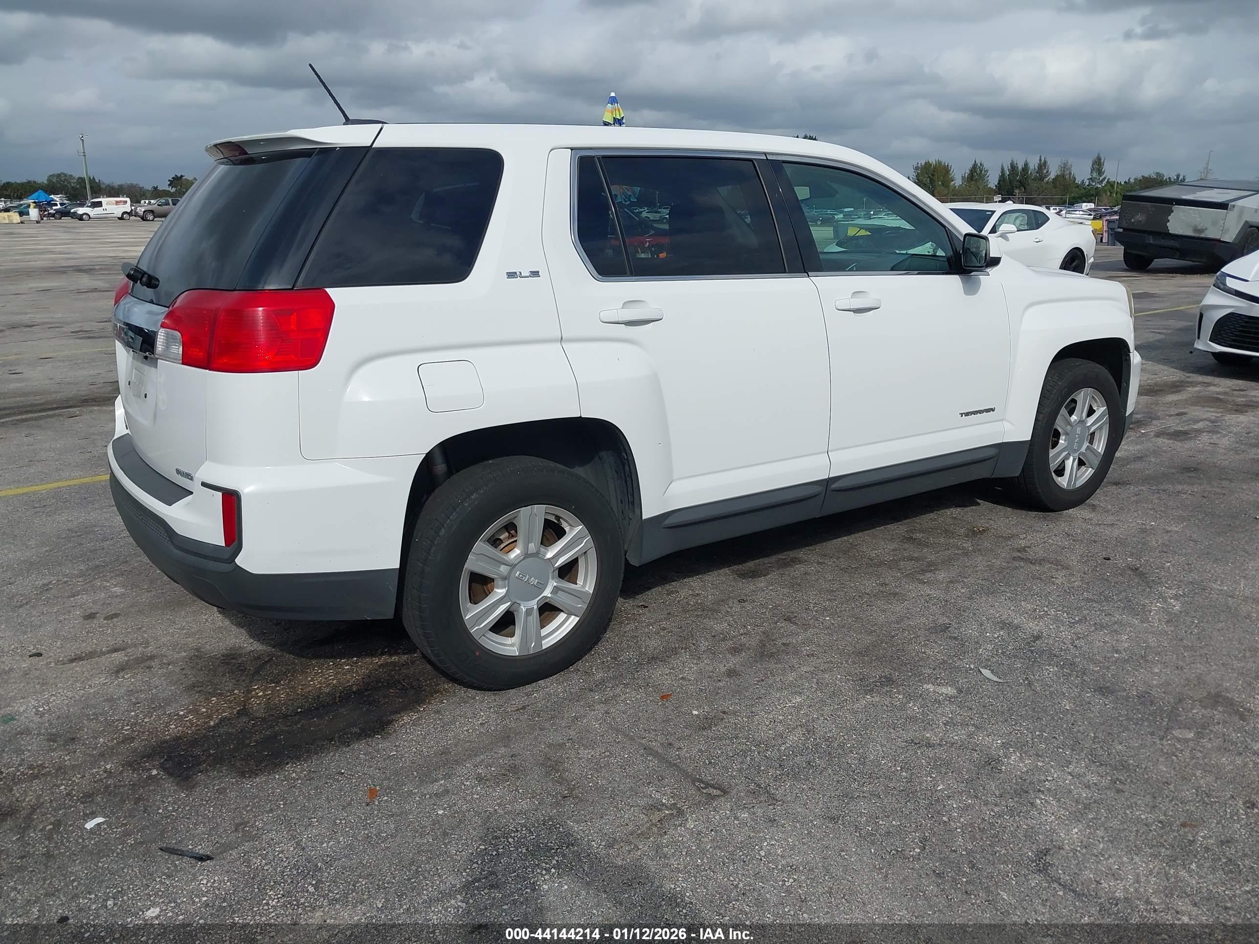 GMC TERRAIN image 4