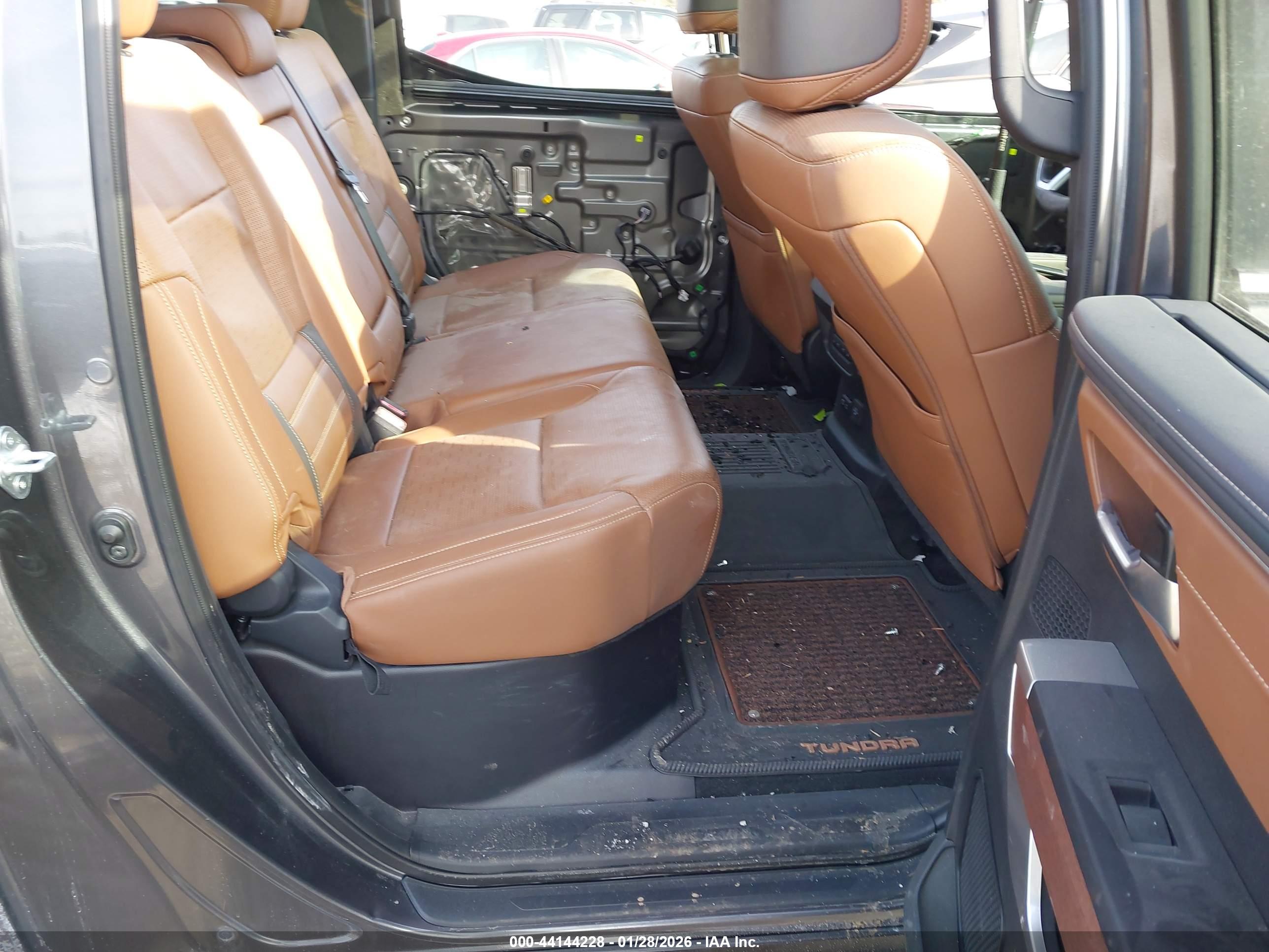 TOYOTA TUNDRA image 8