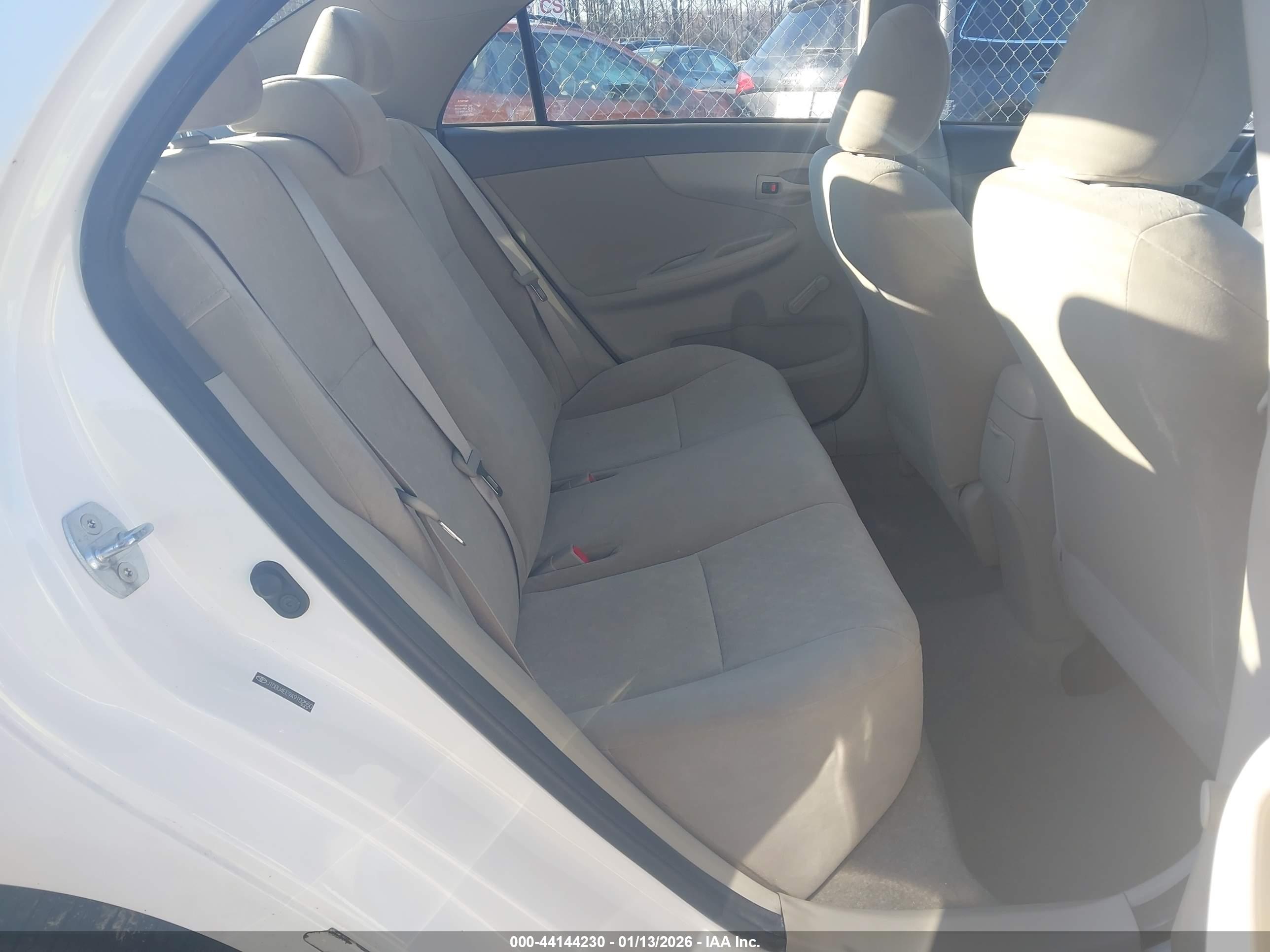 TOYOTA COROLLA image 8