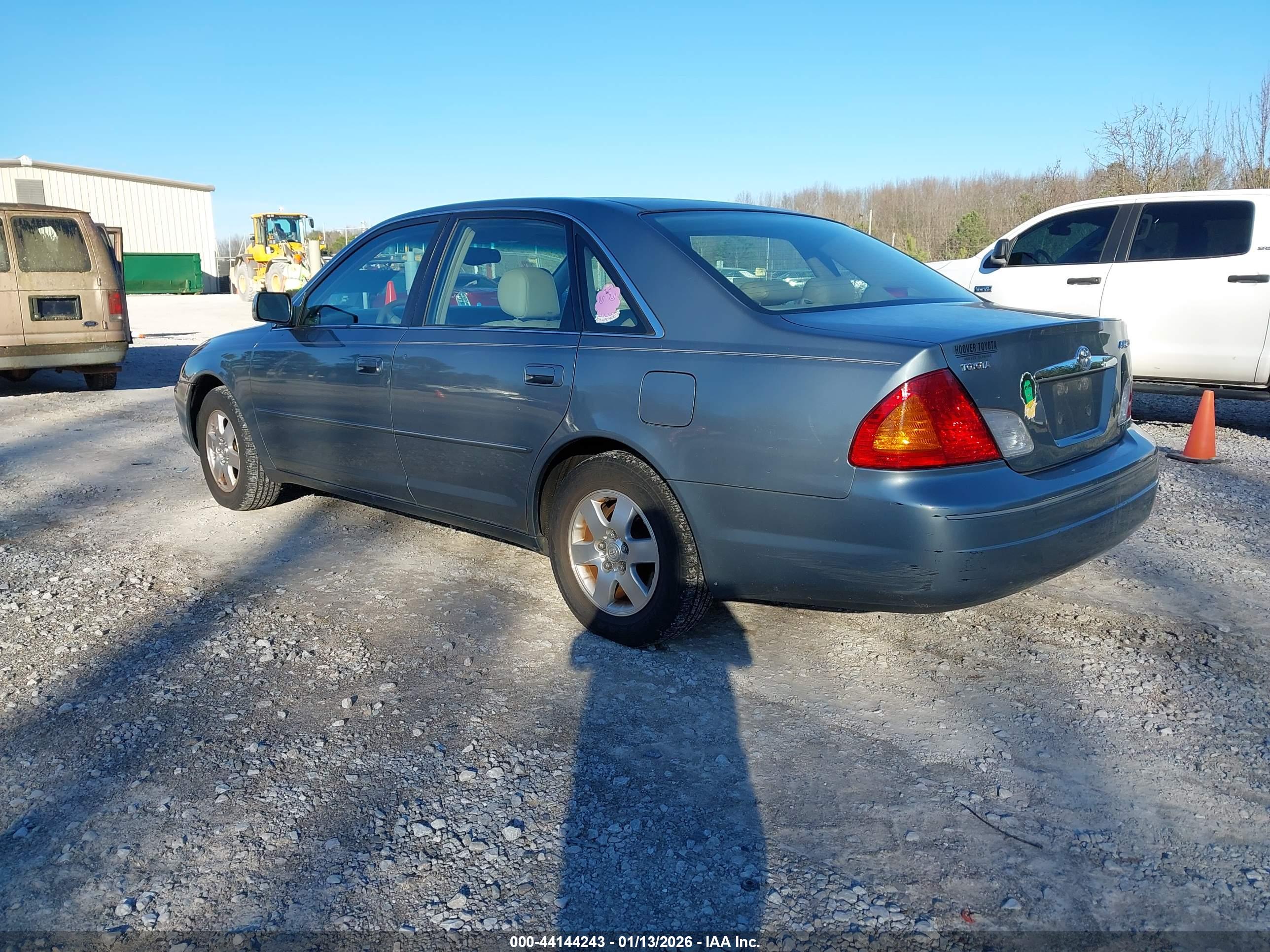 TOYOTA AVALON image 3