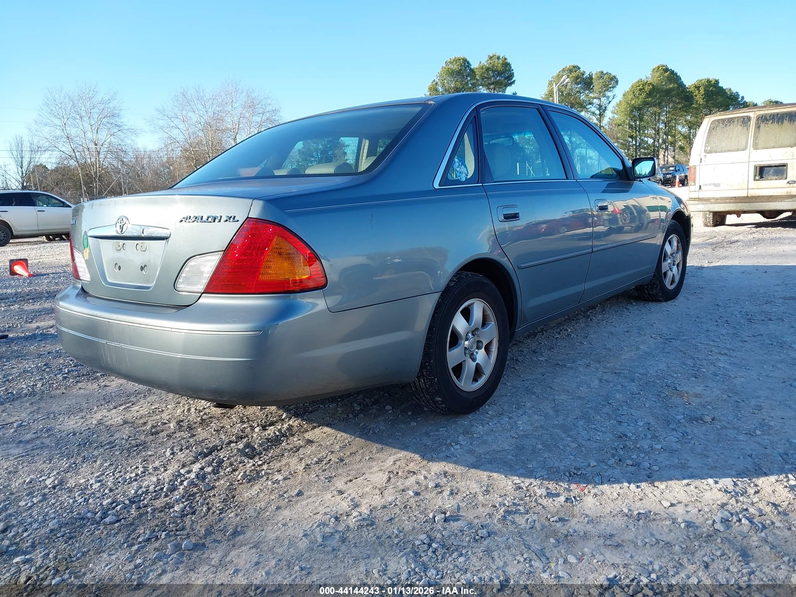 TOYOTA AVALON image 4