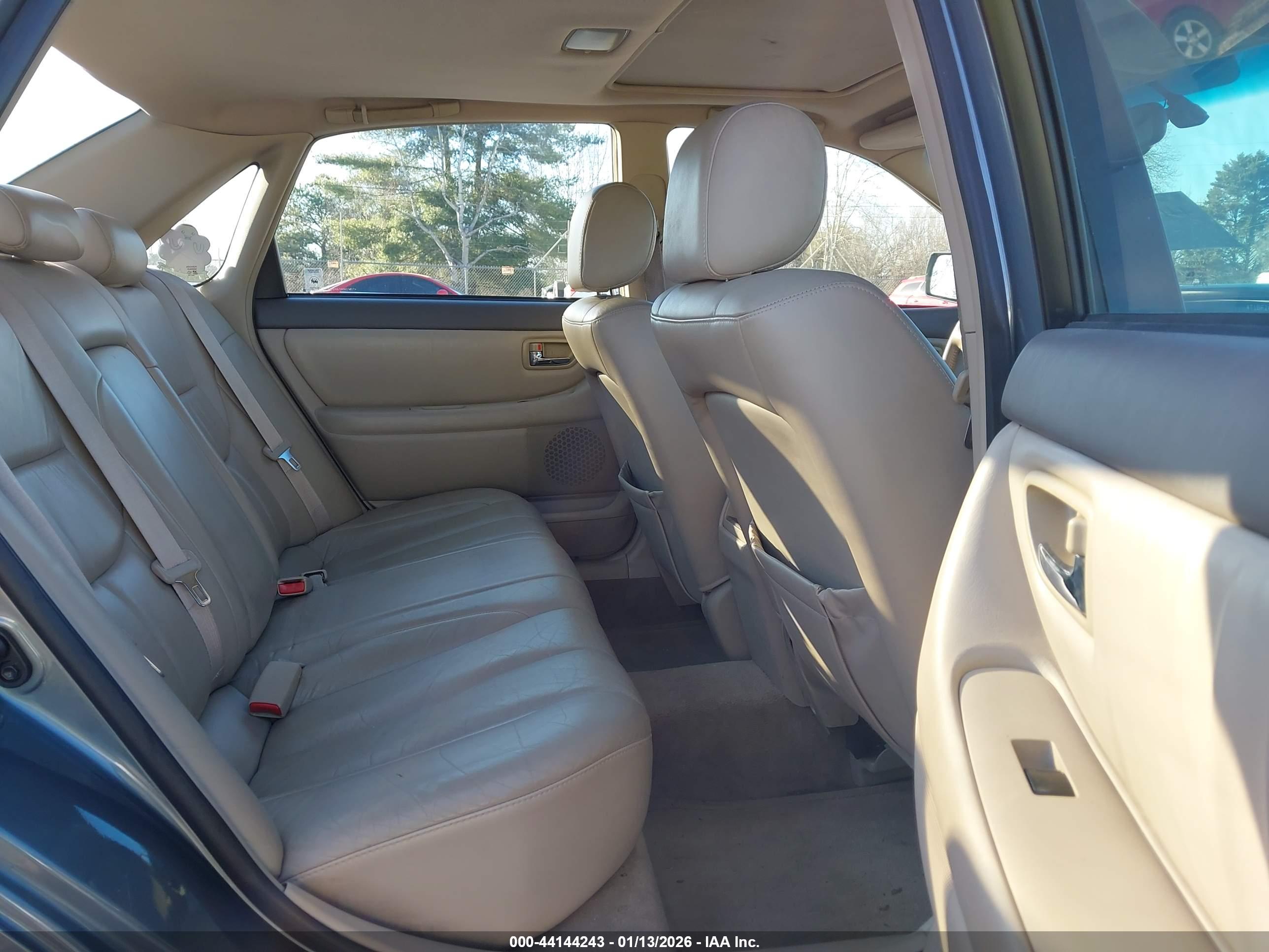 TOYOTA AVALON image 8