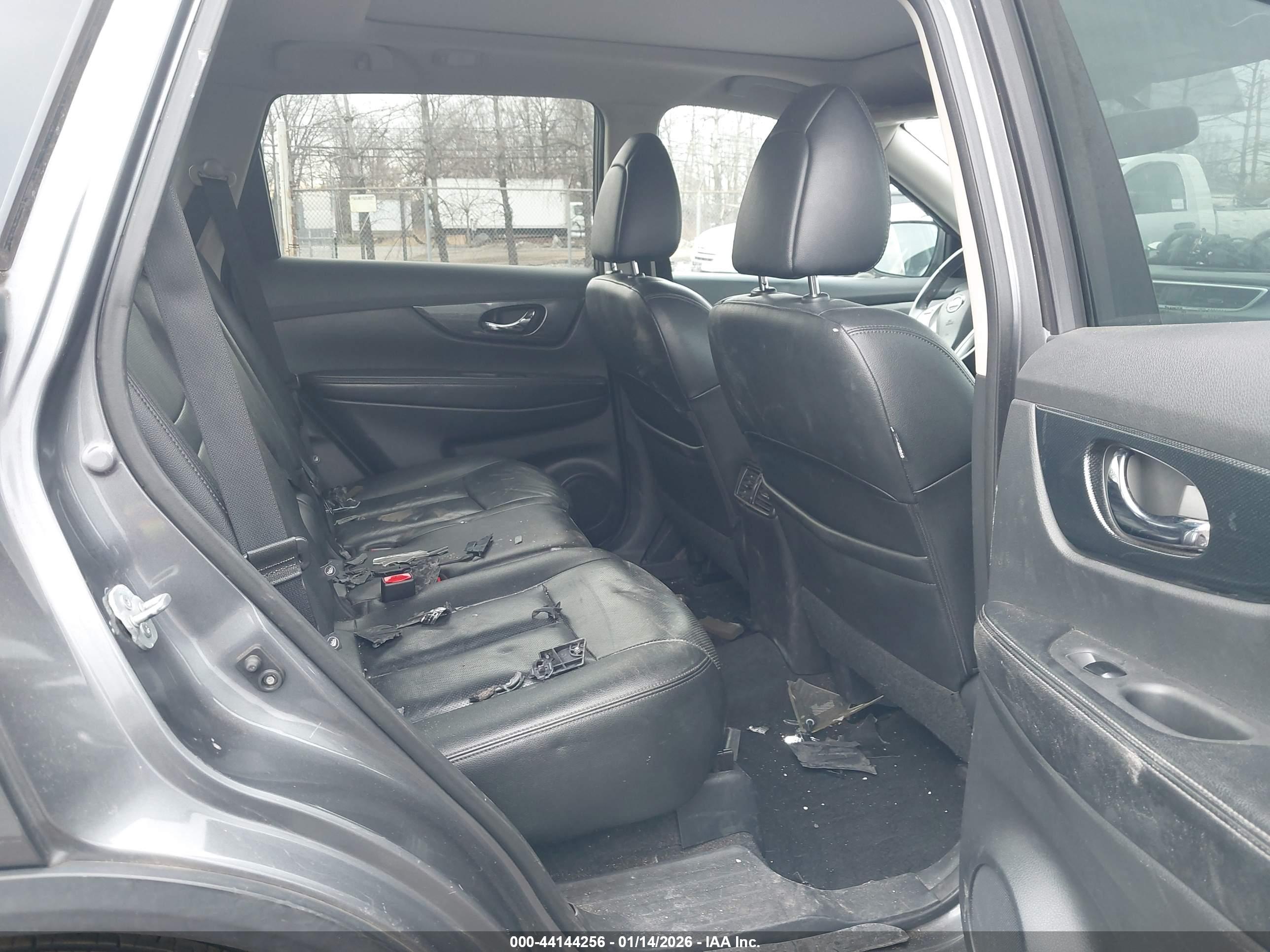 NISSAN ROGUE image 8
