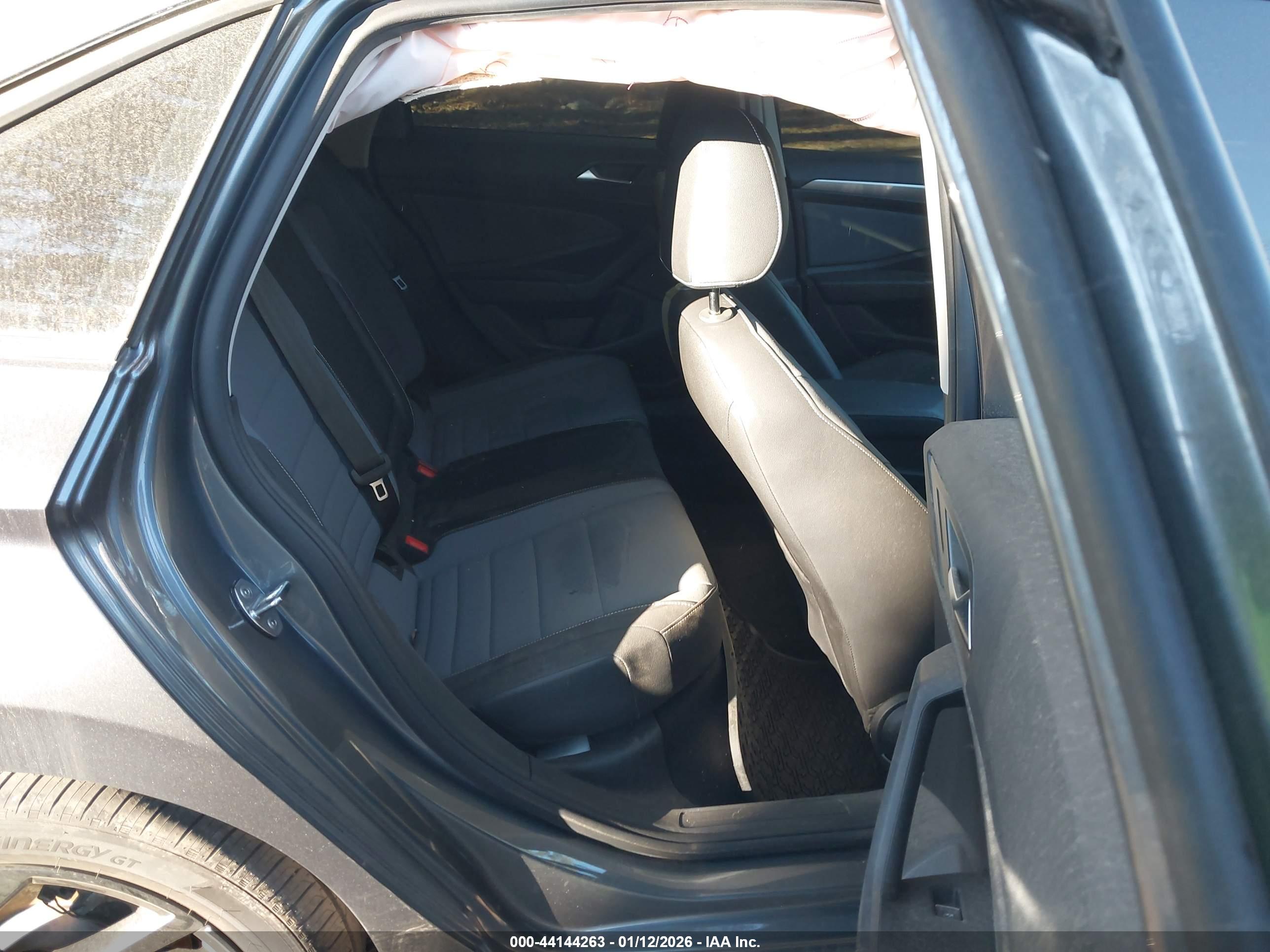 VOLKSWAGEN JETTA image 8