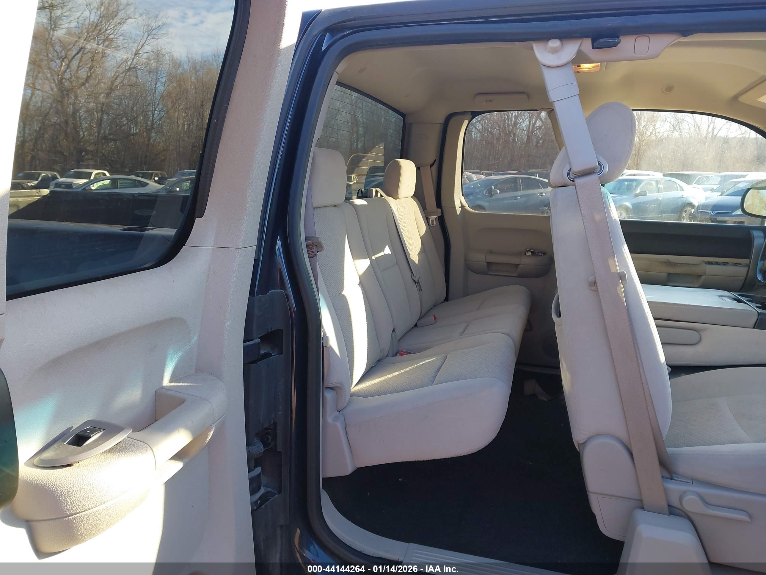 CHEVROLET SILVERADO image 8