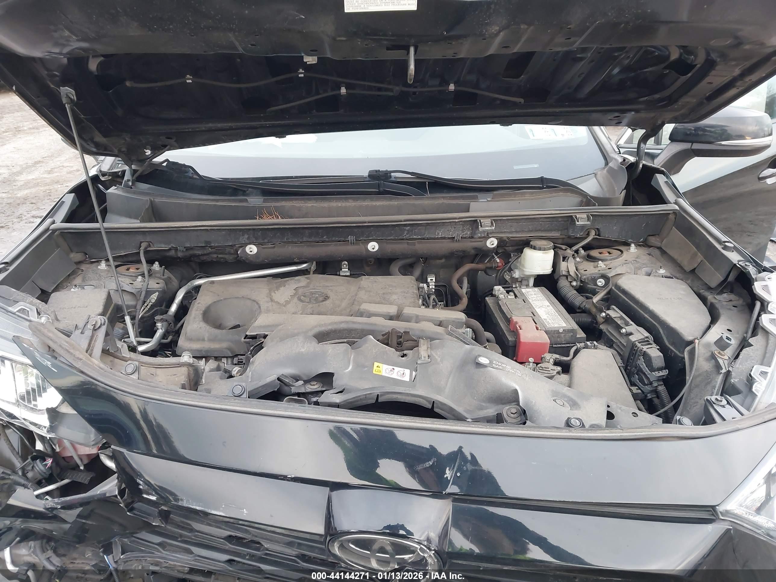 TOYOTA RAV4 image 10