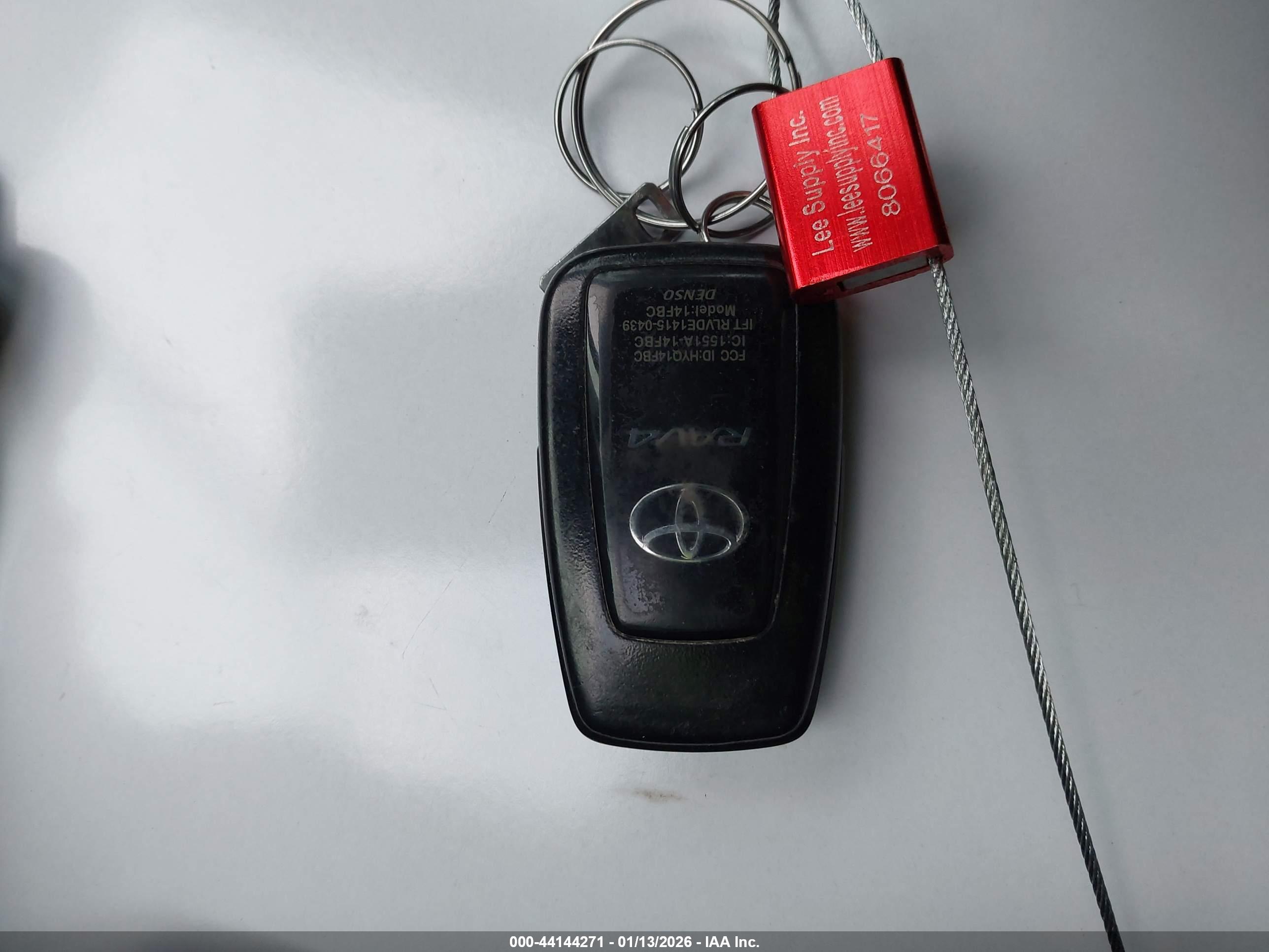 TOYOTA RAV4 image 11