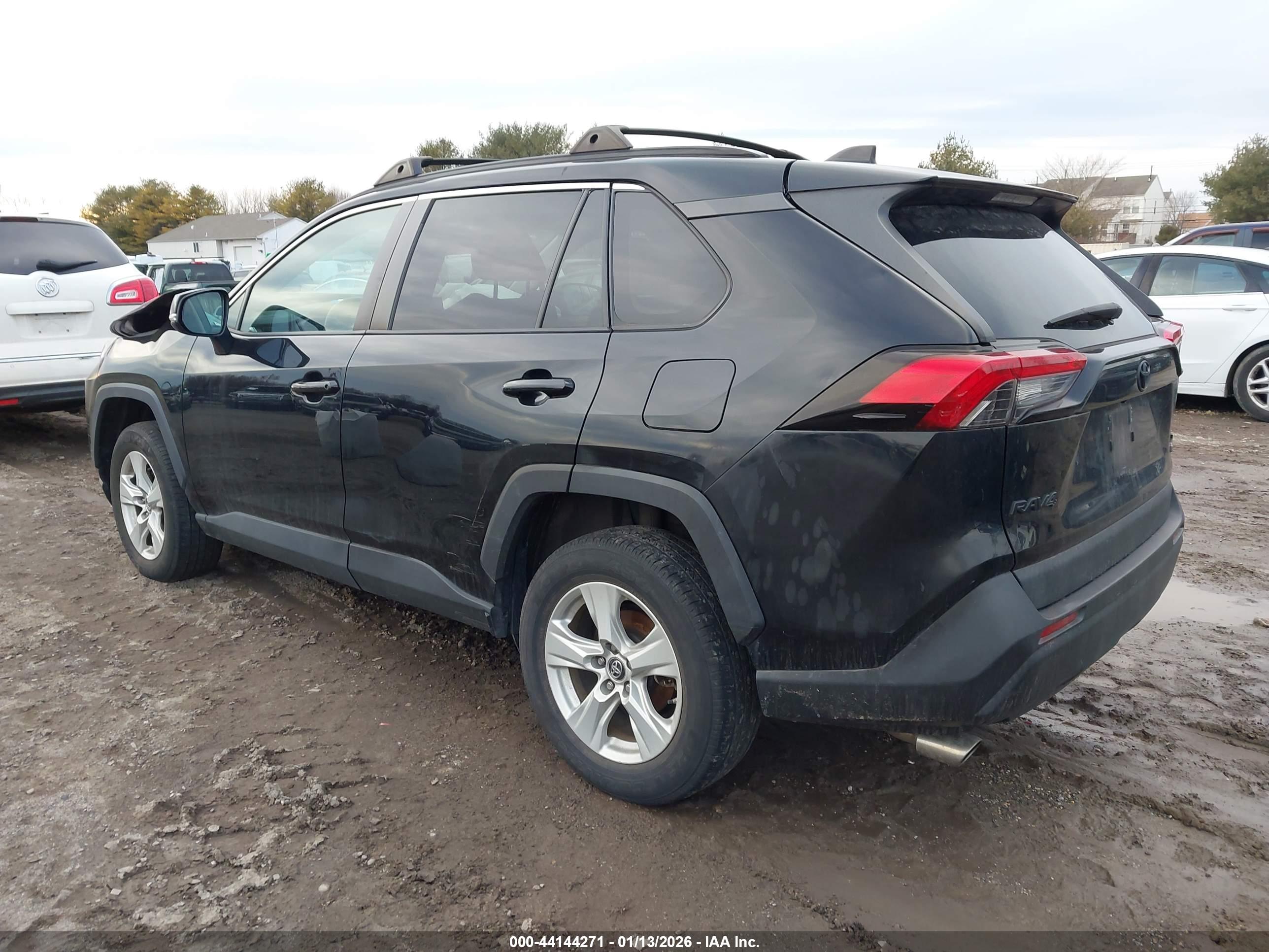 TOYOTA RAV4 image 3