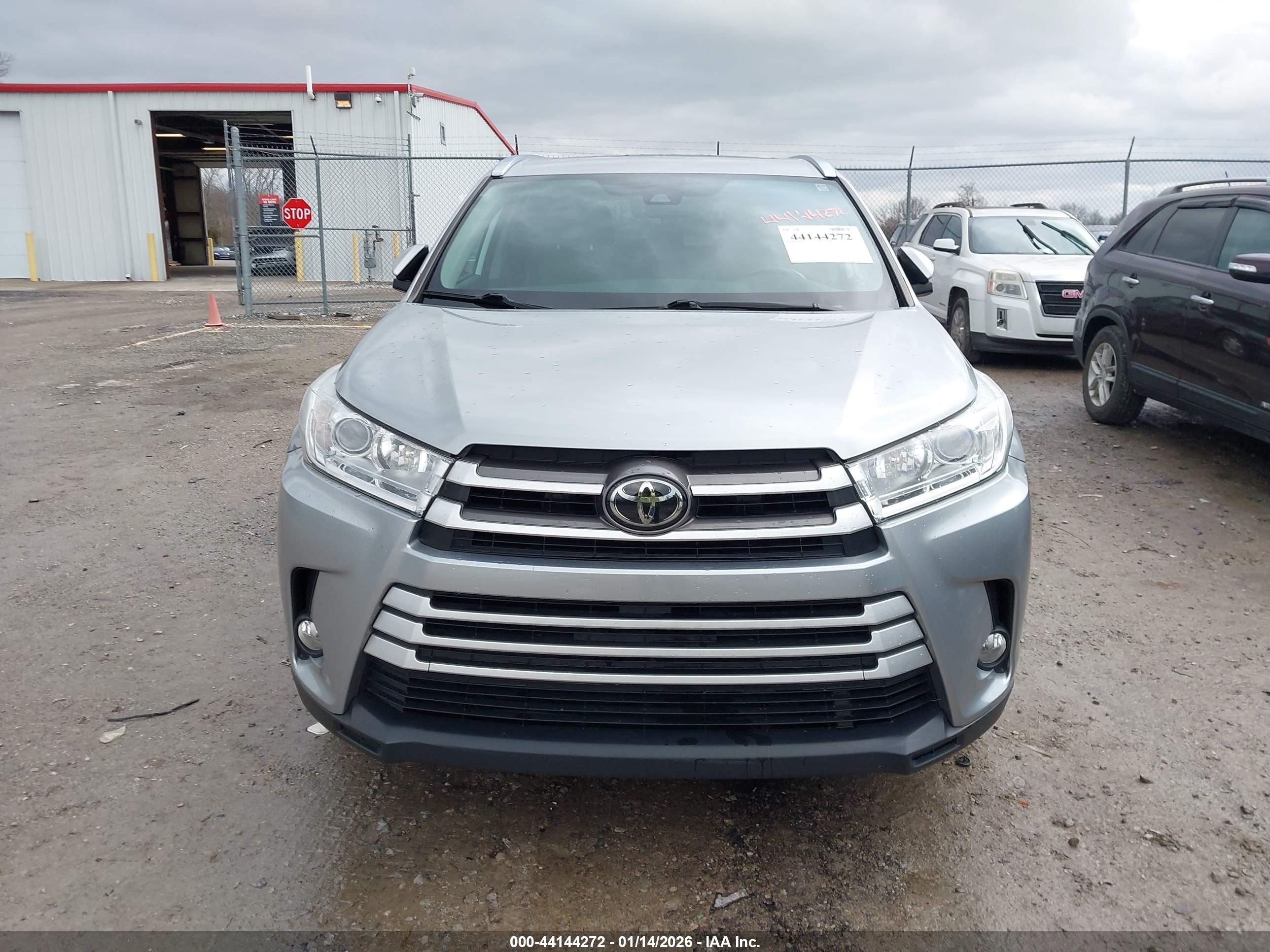TOYOTA HIGHLANDER image 6