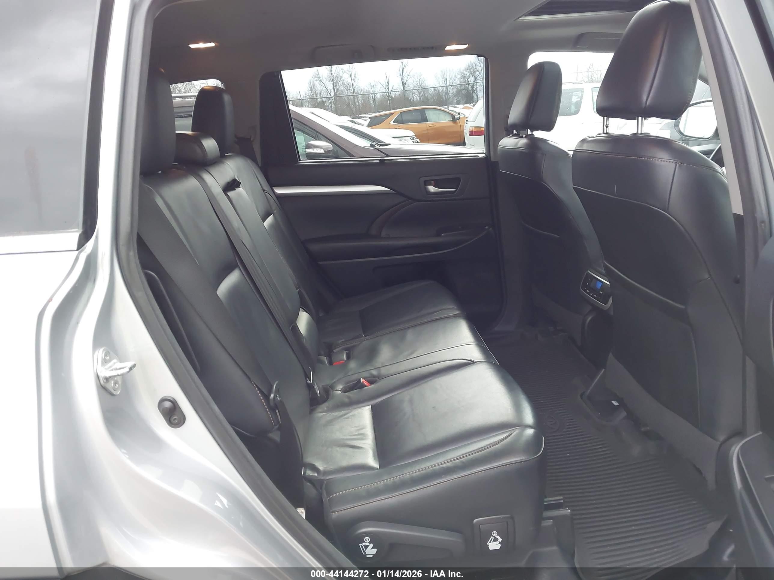 TOYOTA HIGHLANDER image 8