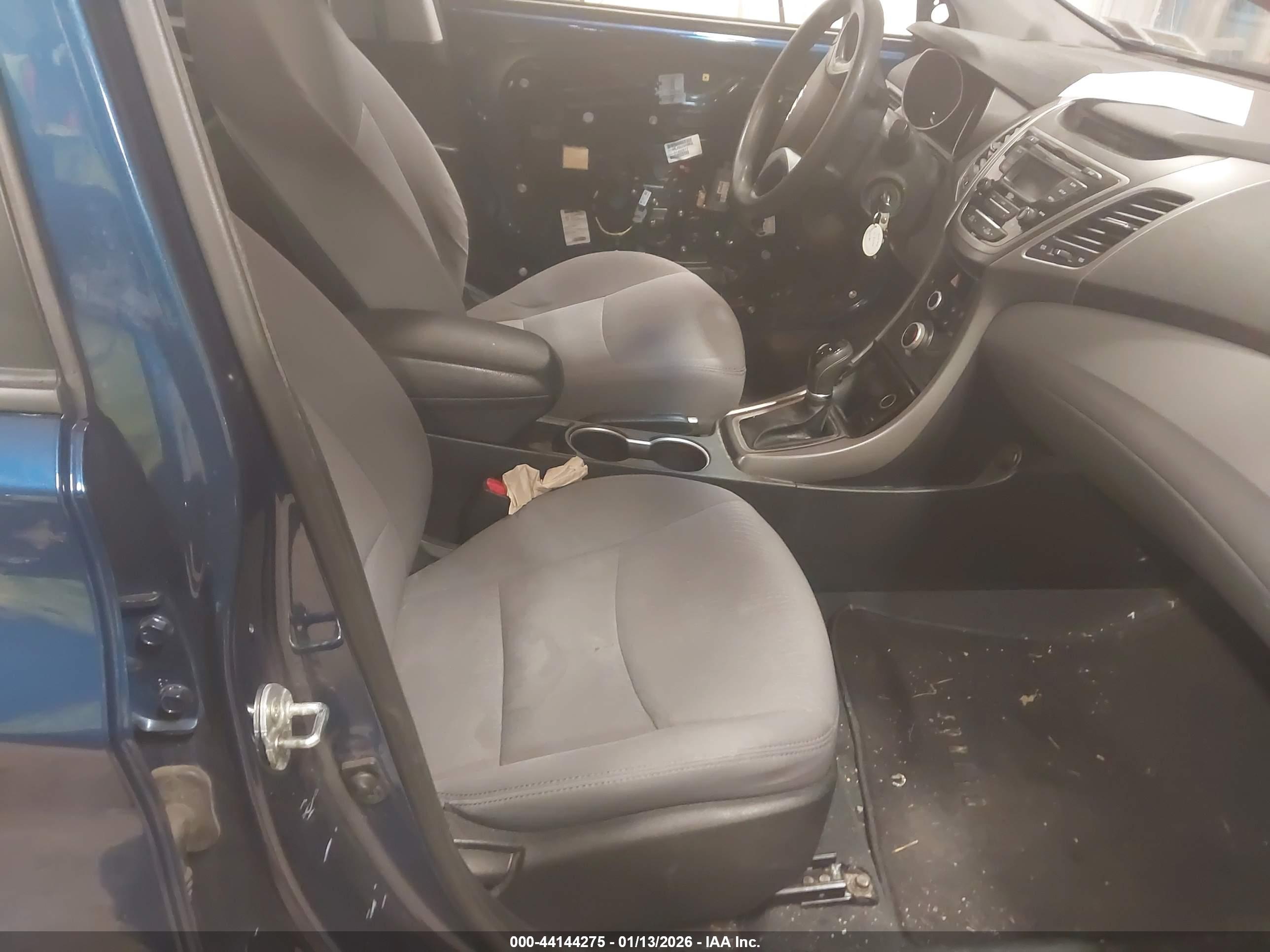 HYUNDAI ELANTRA image 5