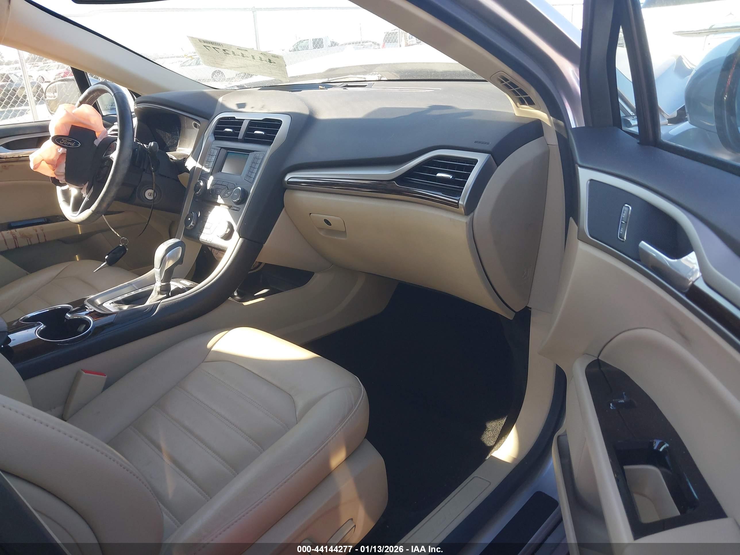 FORD FUSION image 5