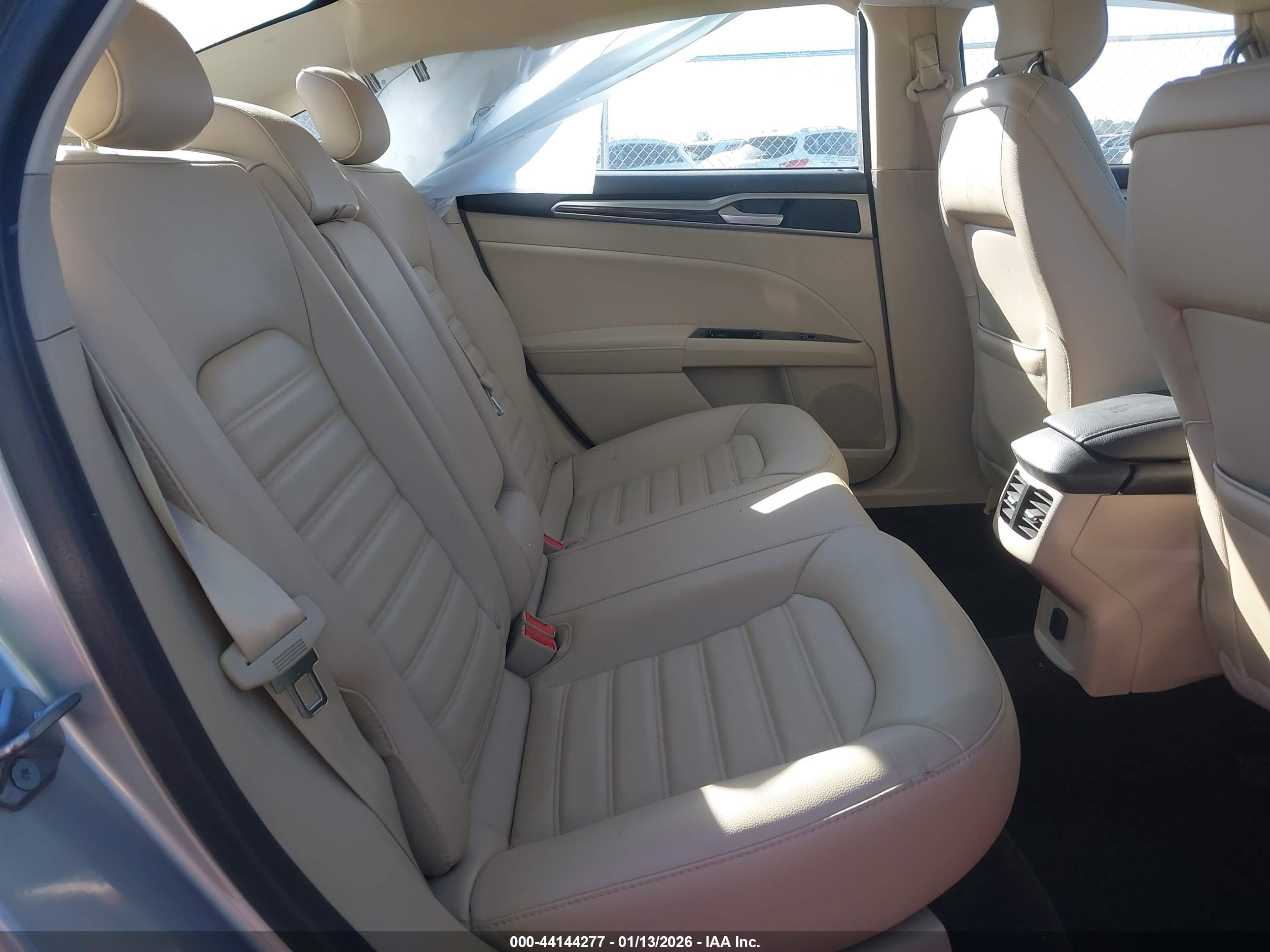 FORD FUSION image 8