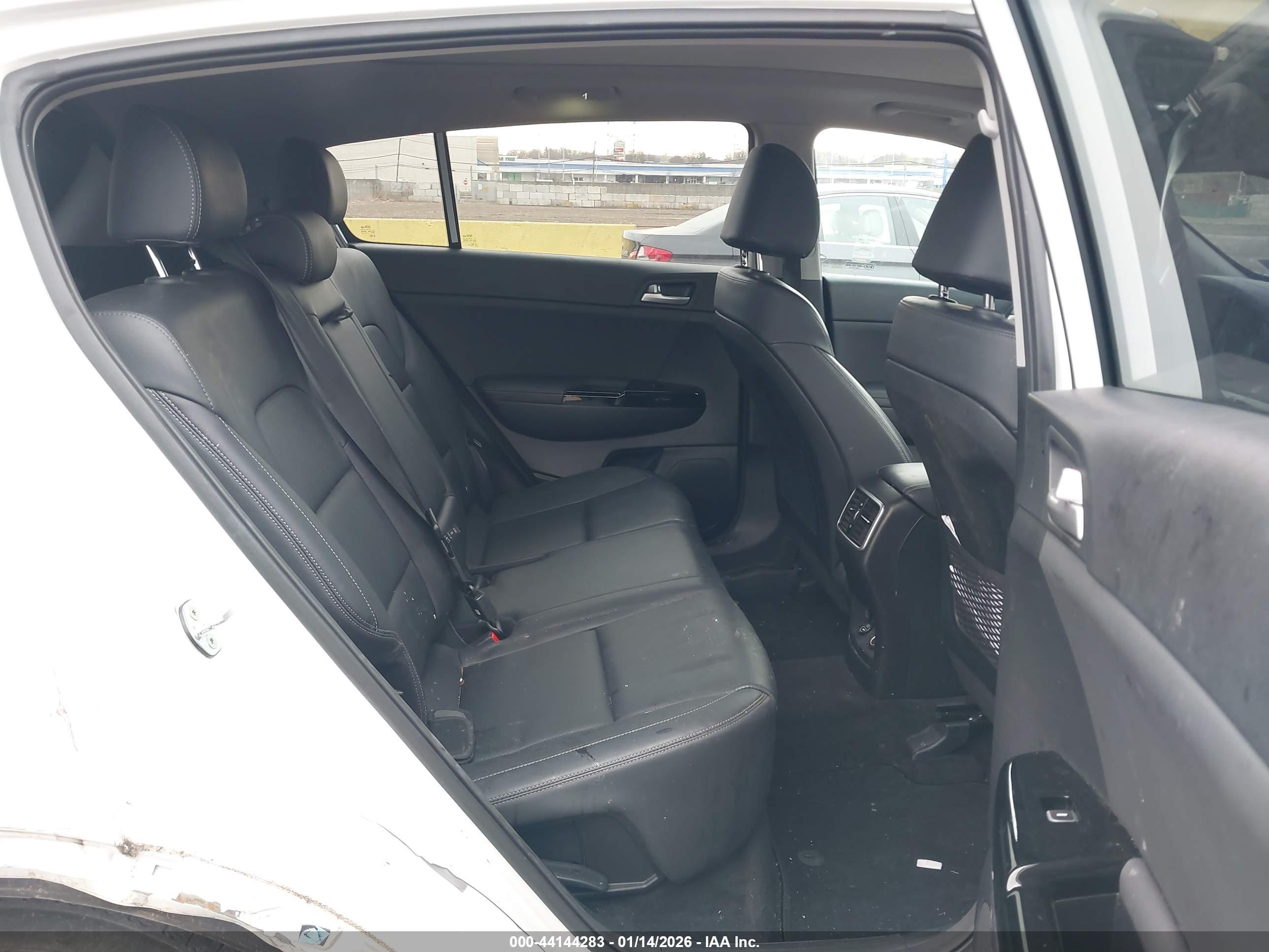 KIA SPORTAGE image 8