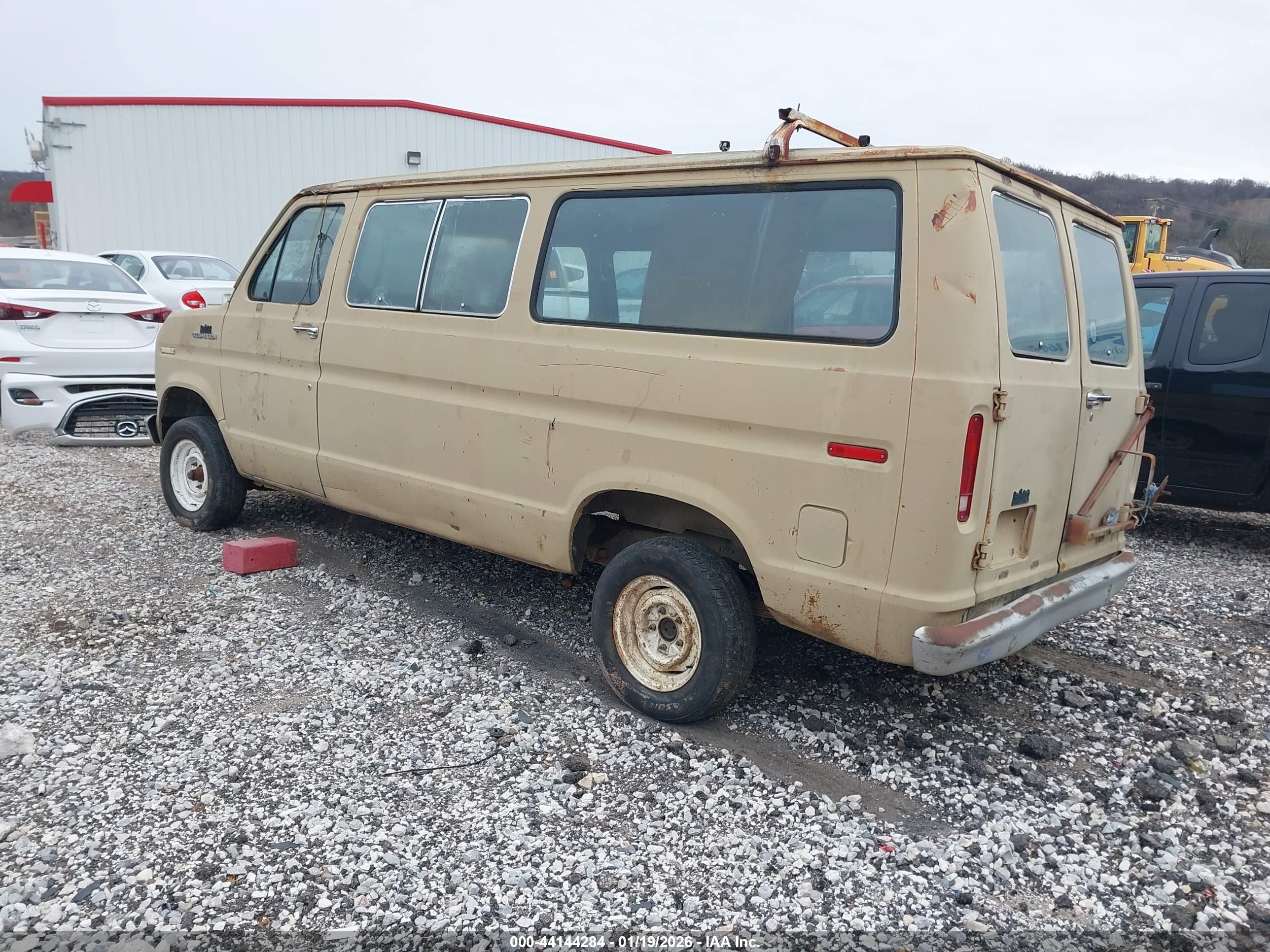 FORD ECONOLINE image 3